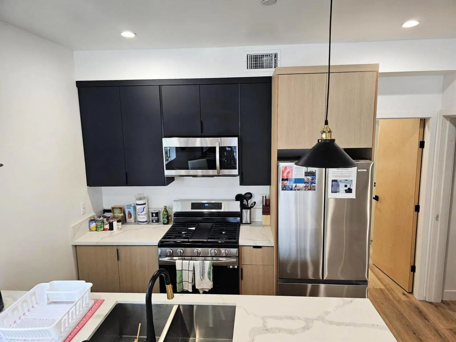 Kitchen or kitchenette in Hollywood Homes minutes to everything SPACIOUS AND FREE PARKING