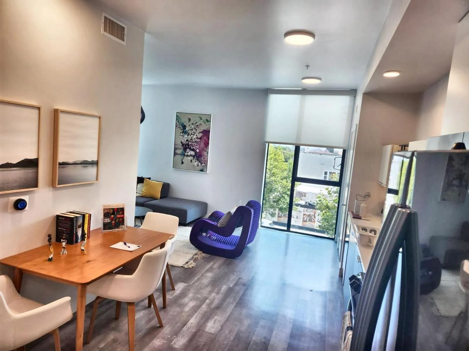 TV and multimedia in Hollywood Homes minutes to everything SPACIOUS AND FREE PARKING