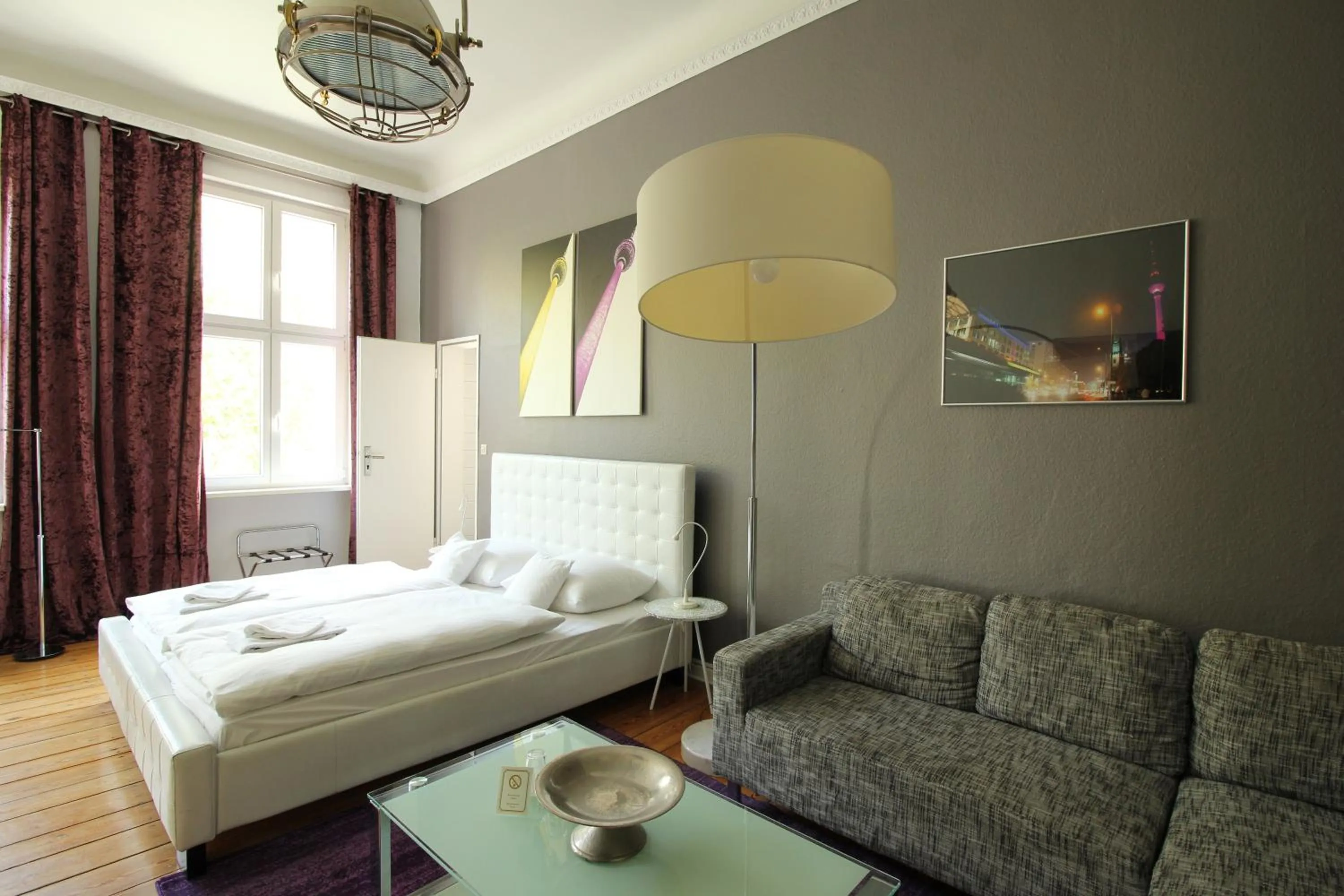 Bed in ArtHotel Connection