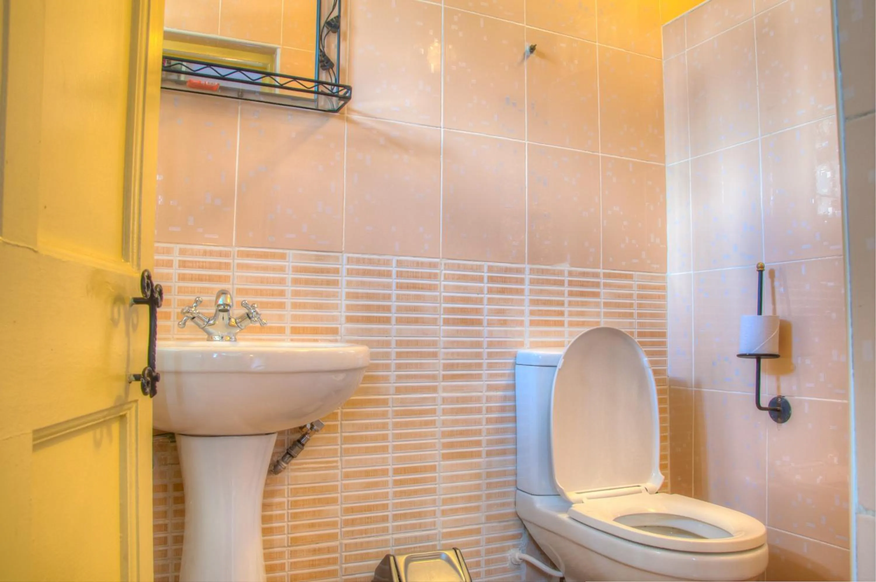 Toilet in Kahama Hotel Nairobi