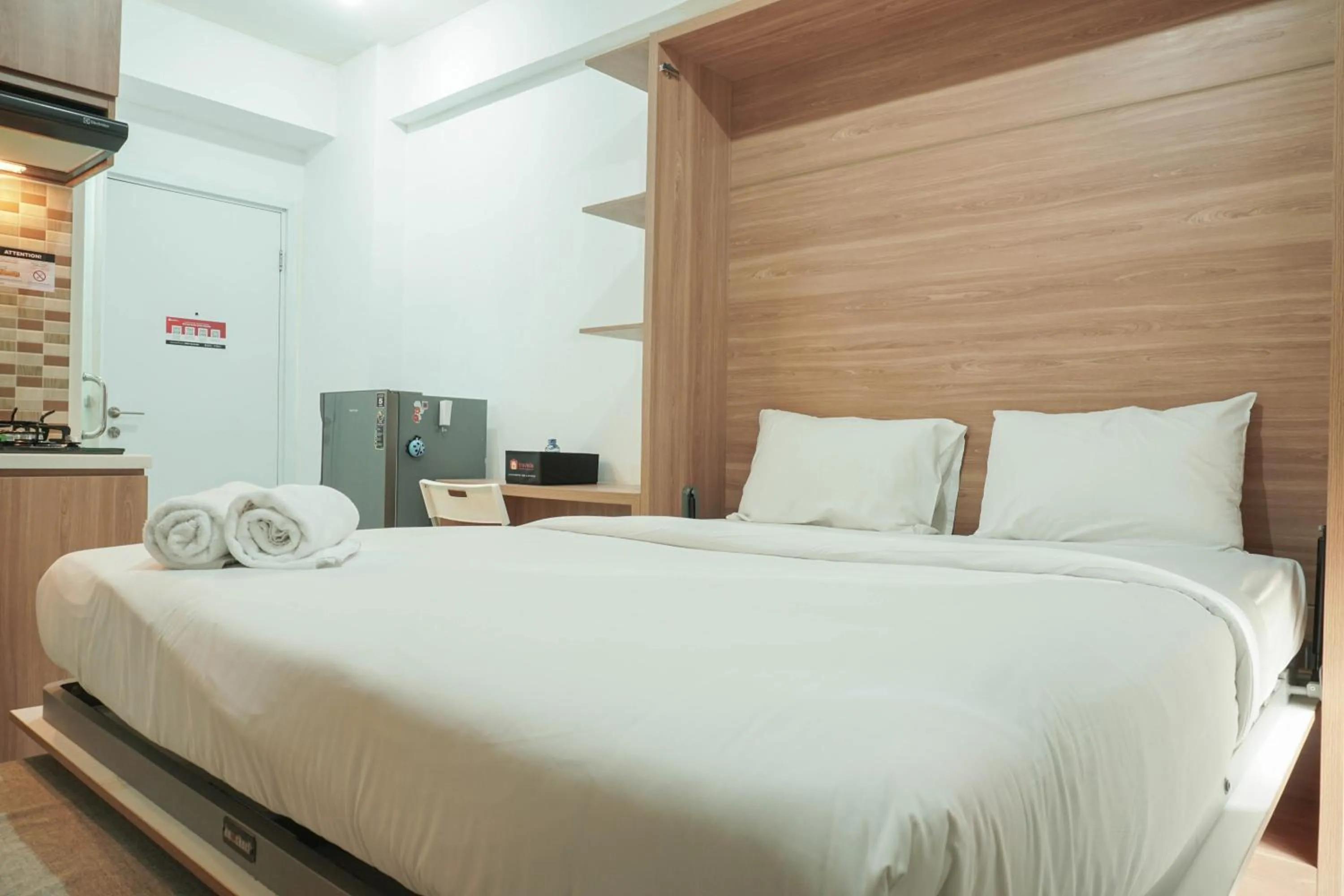 Lovely and Strategic Studio at Green Pramuka Apartment By Travelio