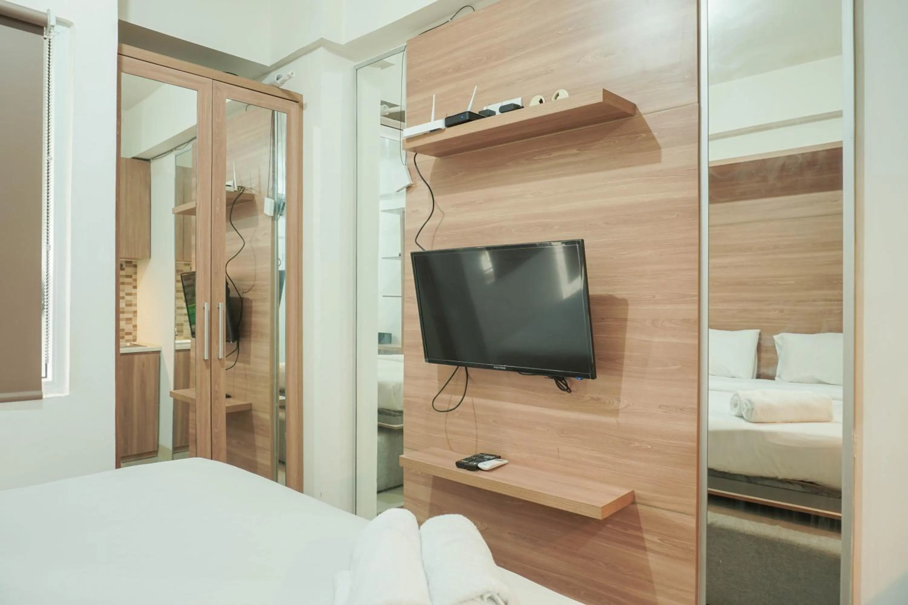 Lovely and Strategic Studio at Green Pramuka Apartment By Travelio