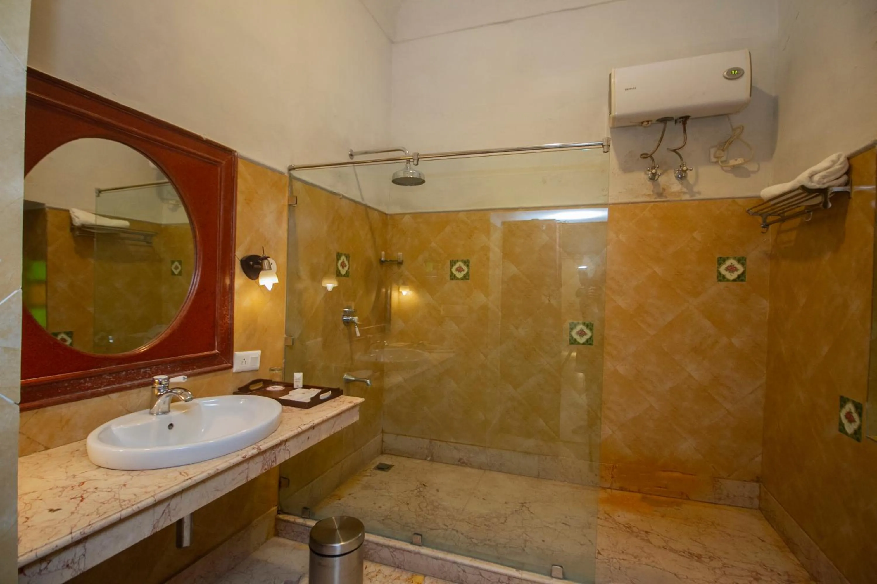 Bathroom in Amritara Chandra Mahal Haveli, Bharatpur