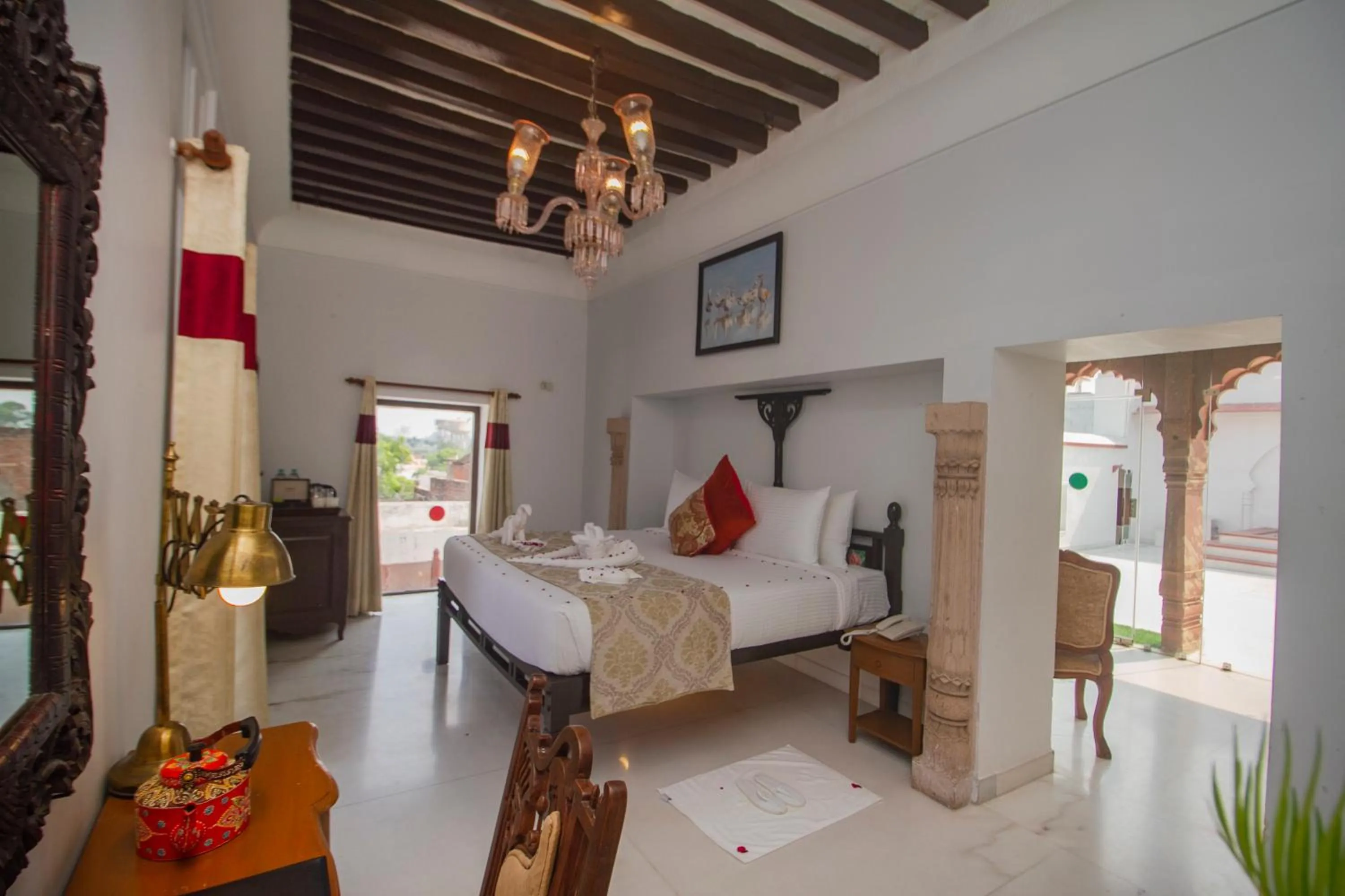 Bedroom, Bed in Amritara Chandra Mahal Haveli, Bharatpur
