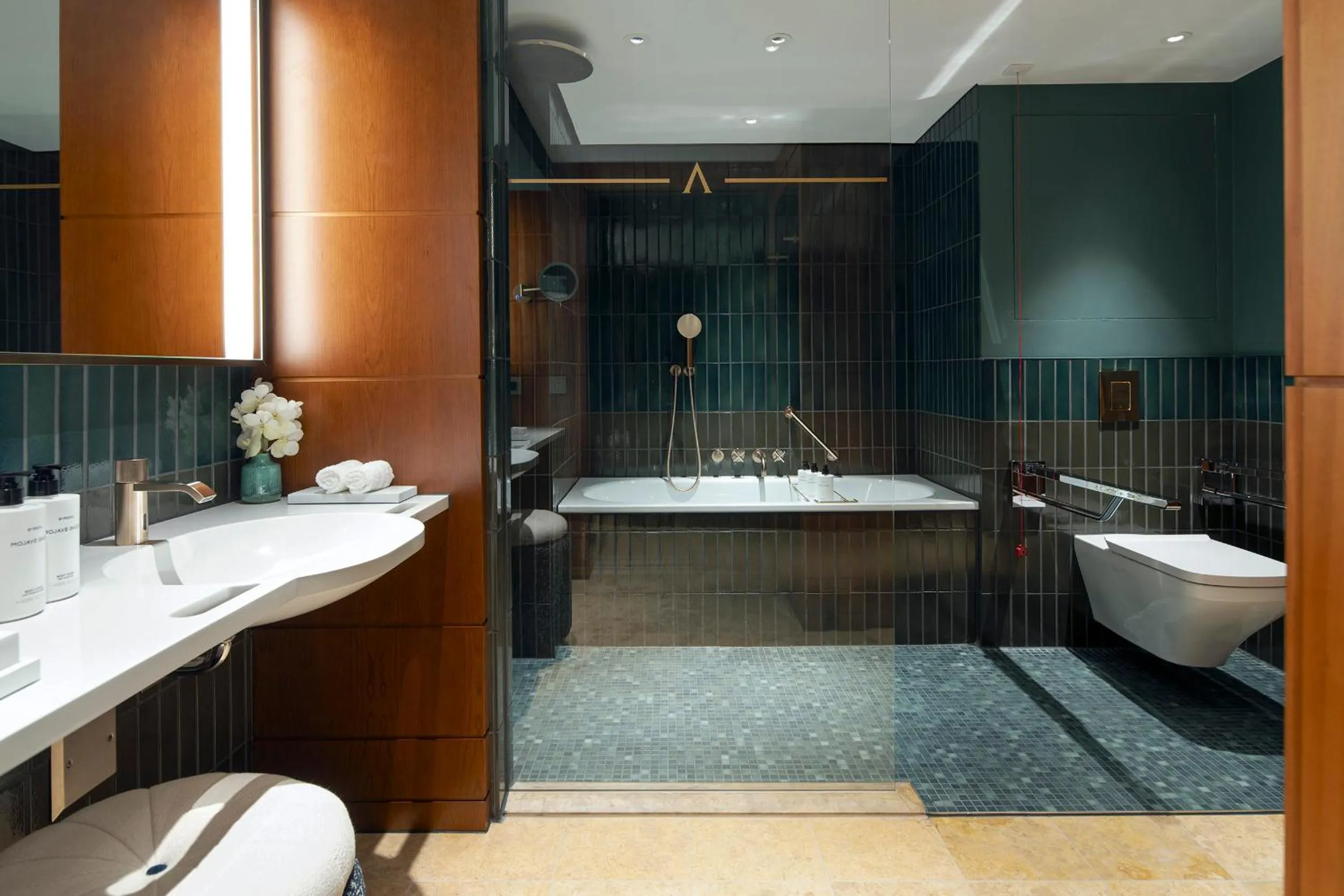 Bathroom in Conrad Hamburg