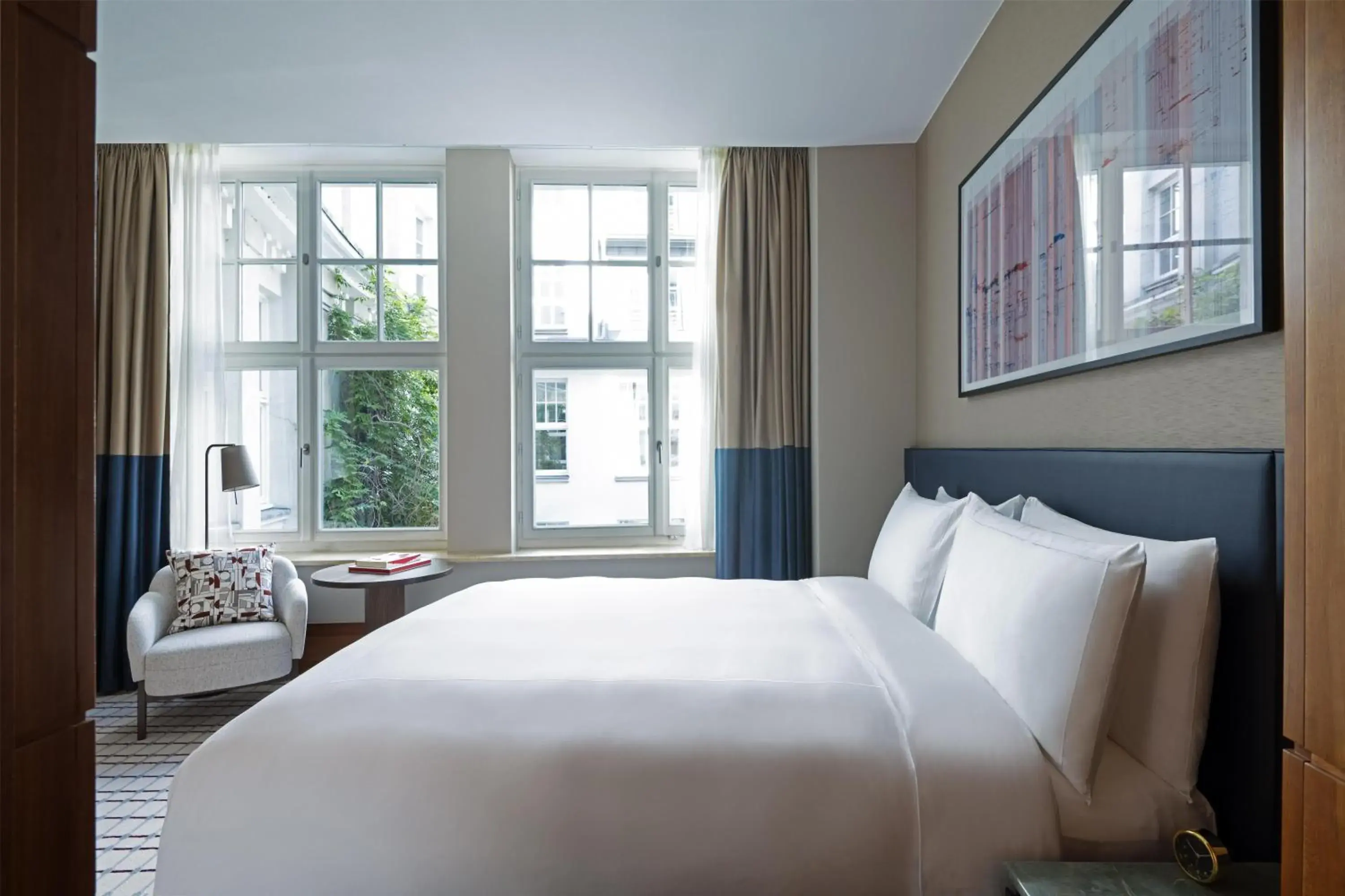 Deluxe King Room - Mobility Accessible in Conrad Hamburg Deluxe King Room - Mobility Accessible in Conrad Hamburg