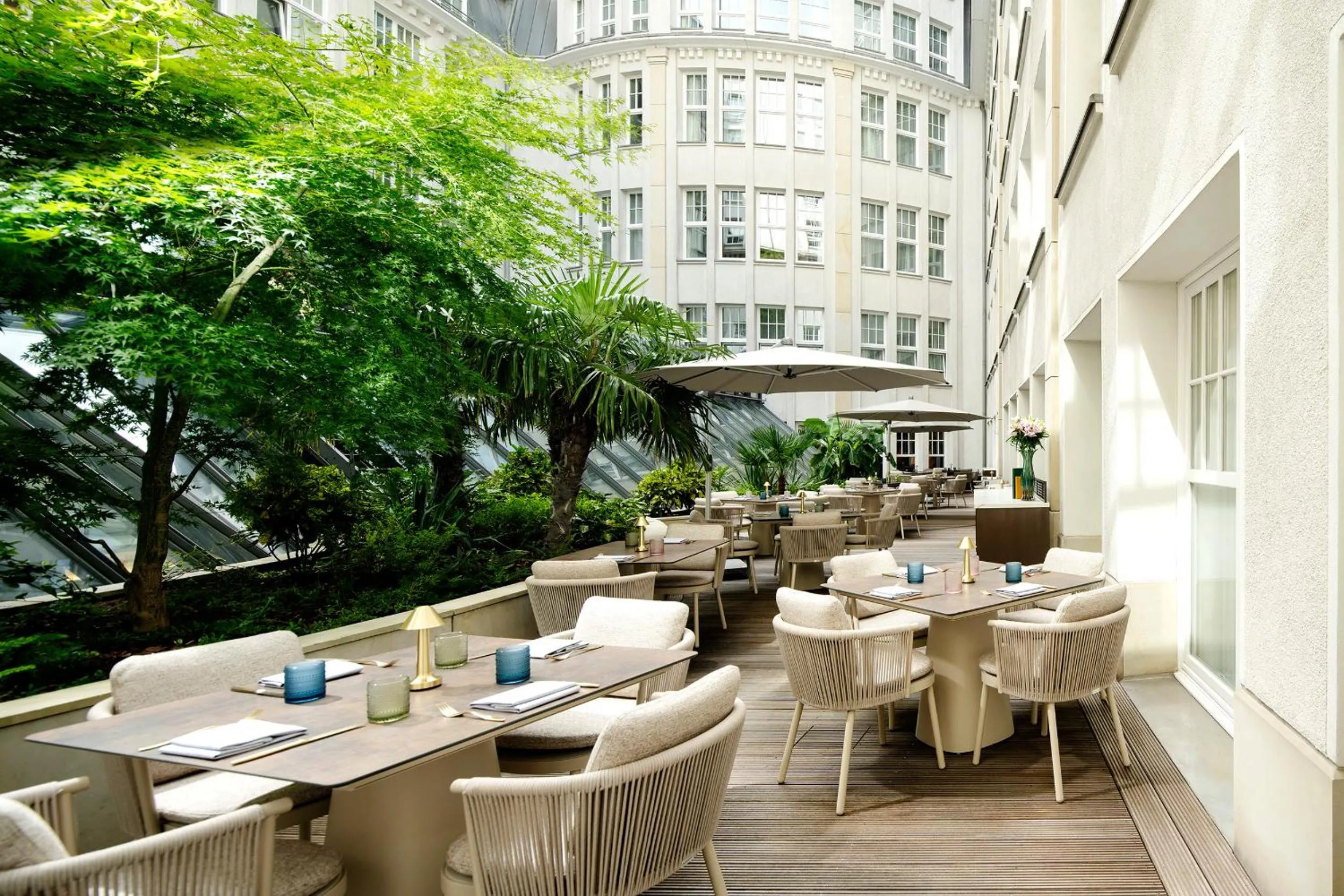 Restaurant/places to eat in Conrad Hamburg