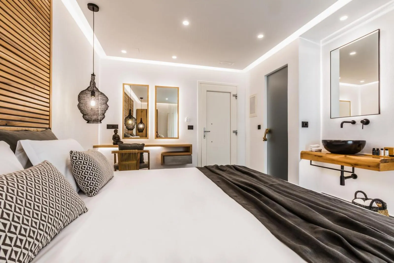 Bed in Naxian Secret