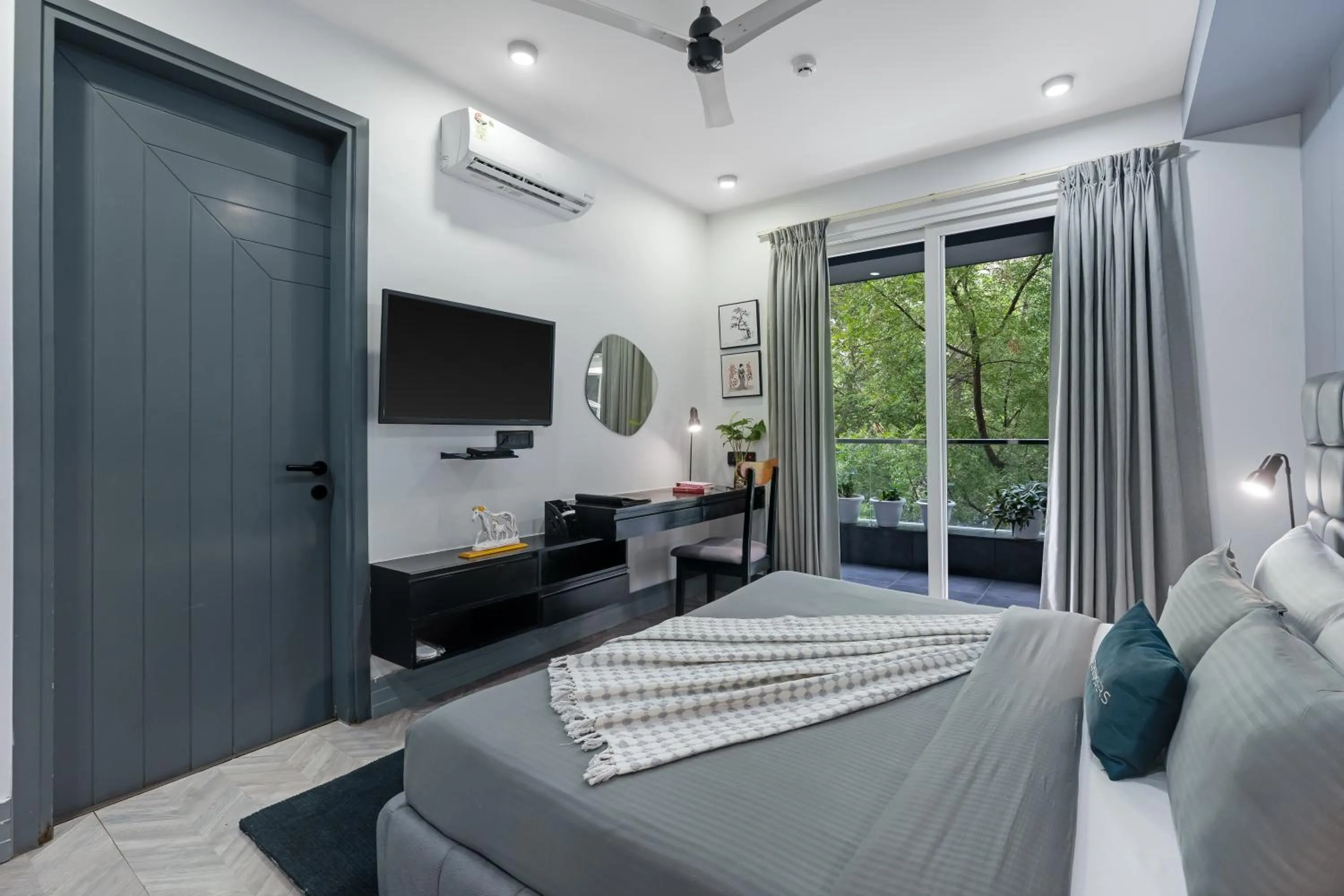Communal lounge/ TV room in BedChambers Serviced Apartments, MG ROAD