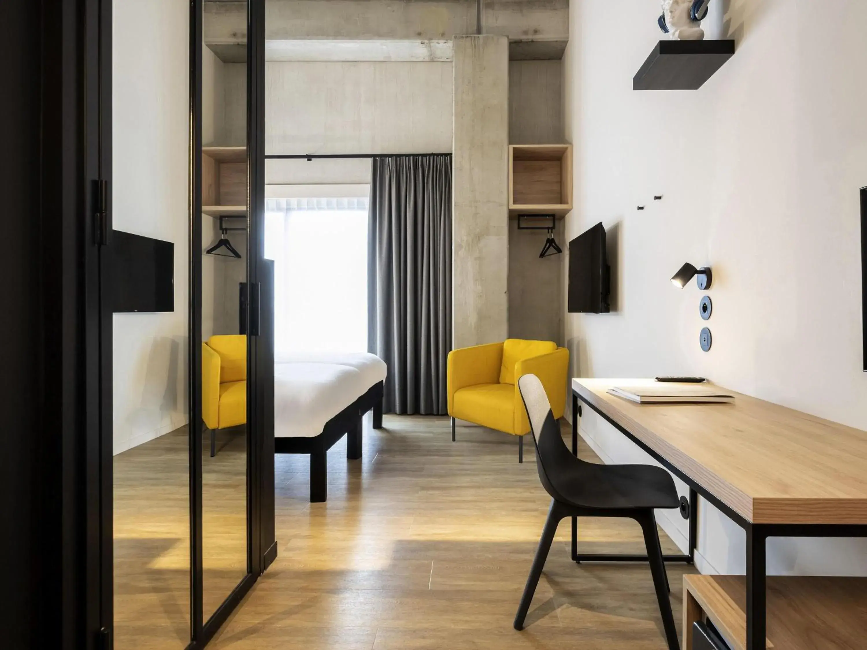 Comfort Double Room with Balcony in ibis Styles Namur Comfort Double Room with Balcony in ibis Styles Namur