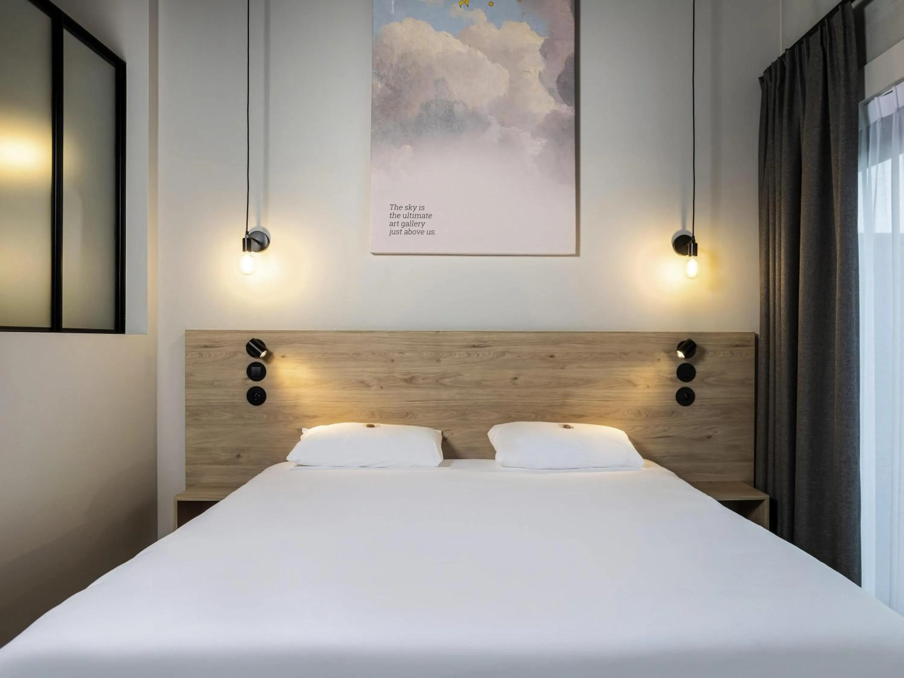 Bedroom, Bed in ibis Styles Namur