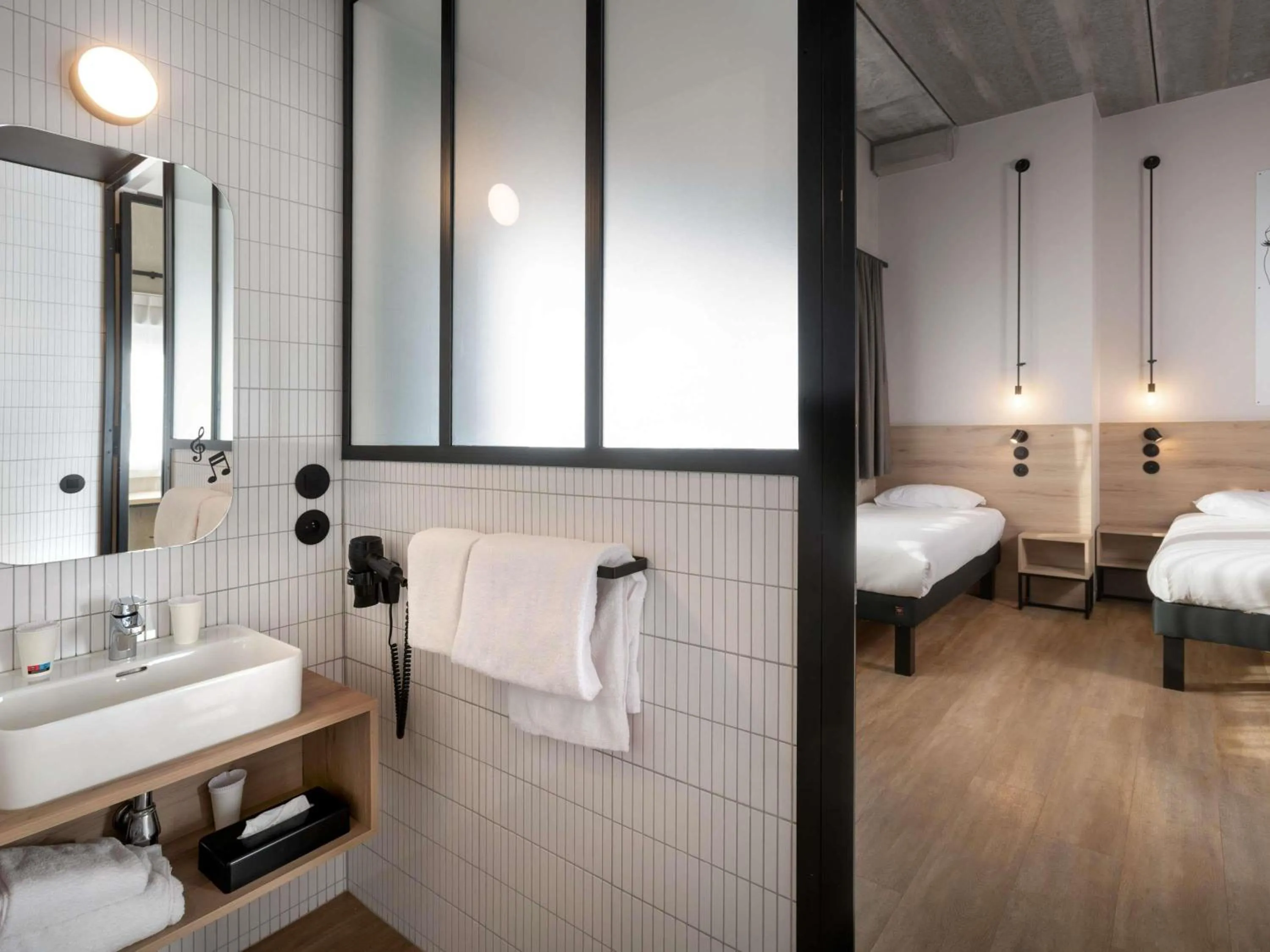 Bedroom, Bed in ibis Styles Namur