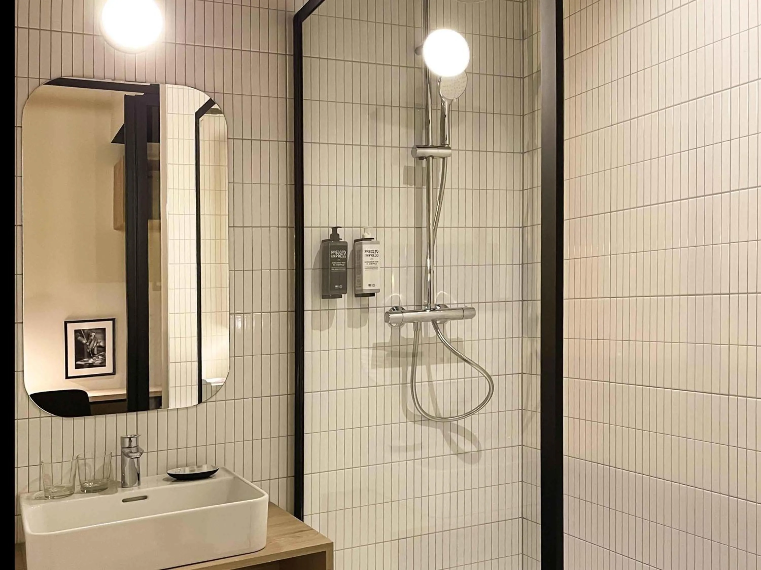 Bedroom in ibis Styles Namur