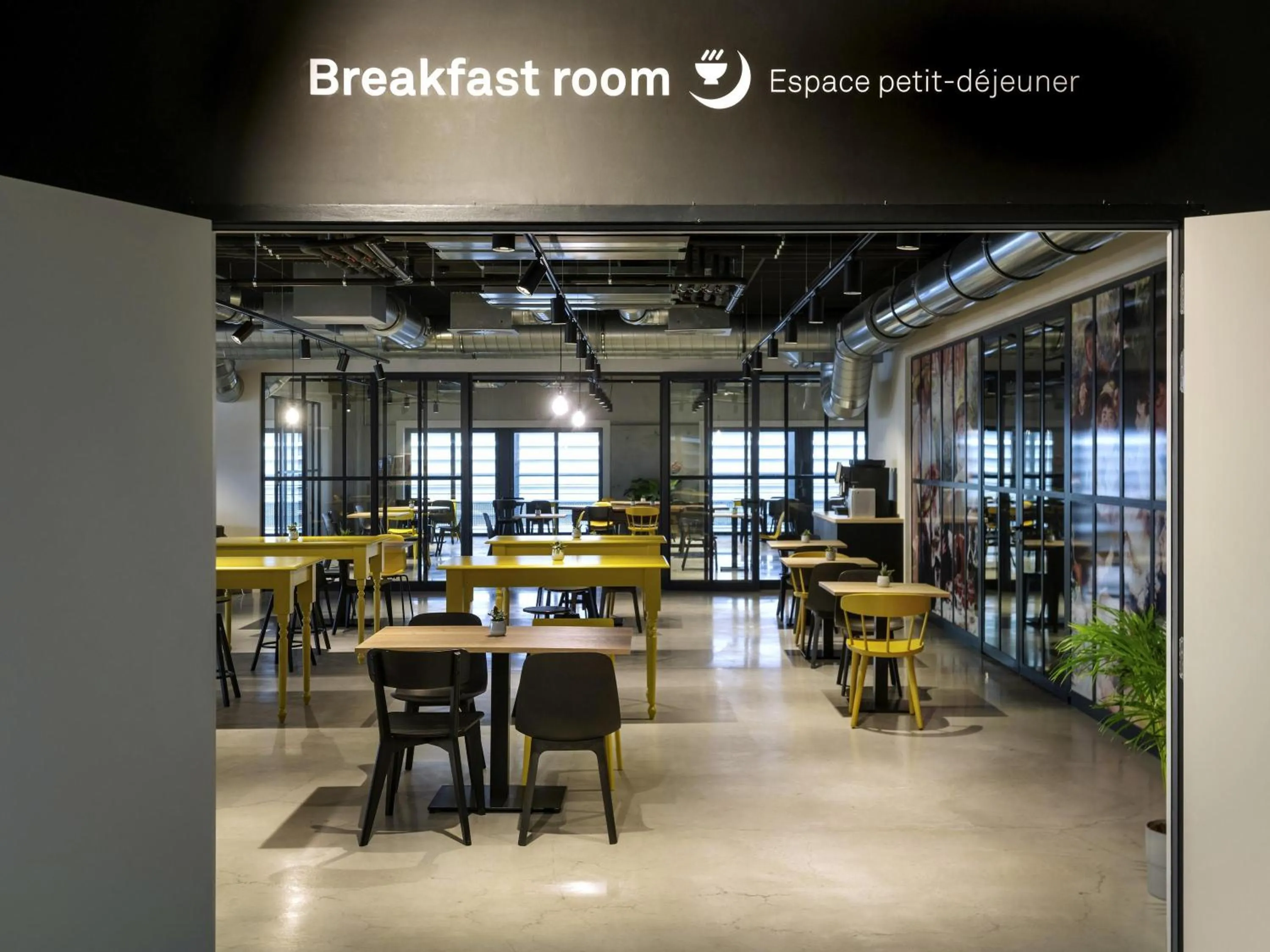 Bedroom in ibis Styles Namur