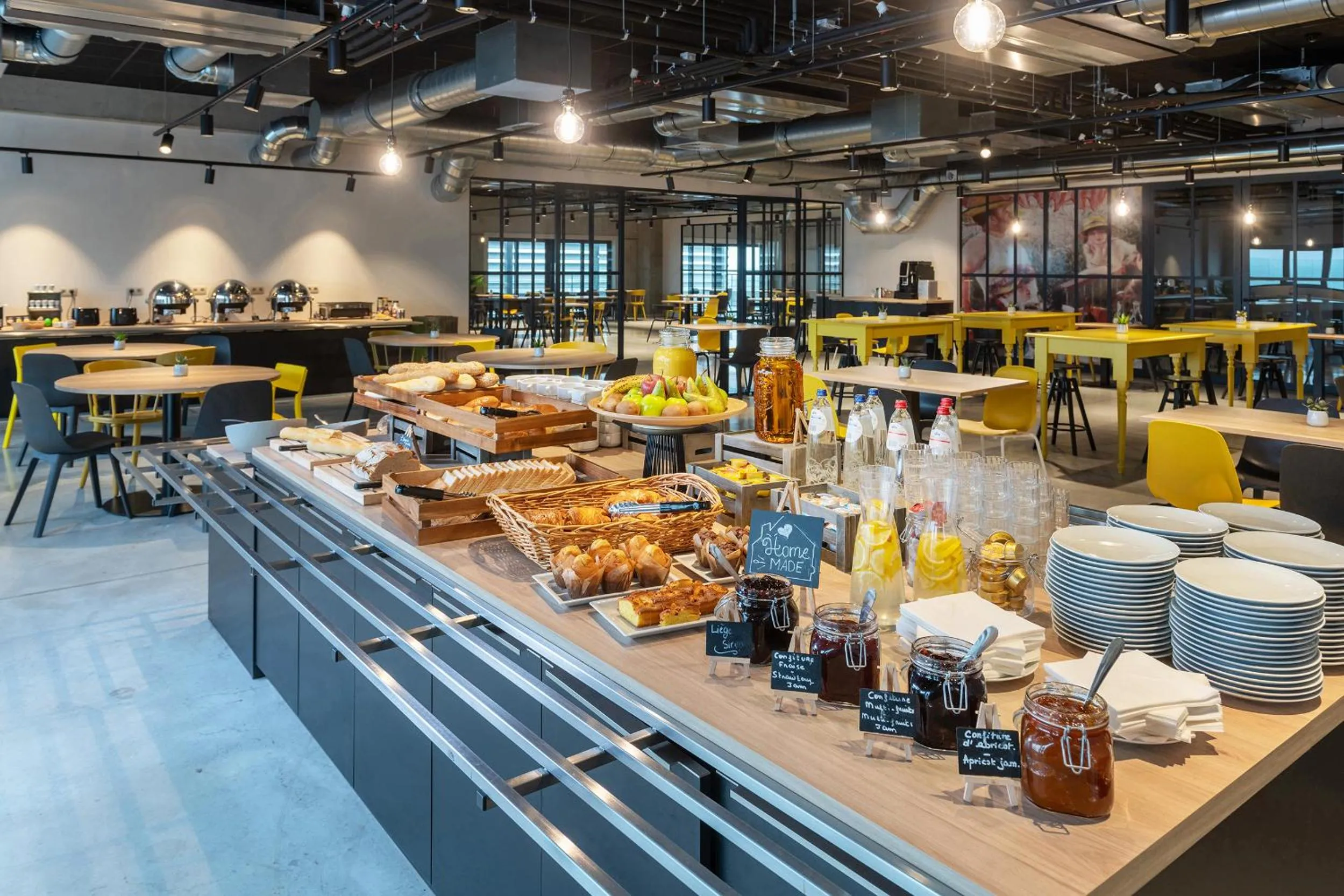 Buffet breakfast in ibis Styles Namur