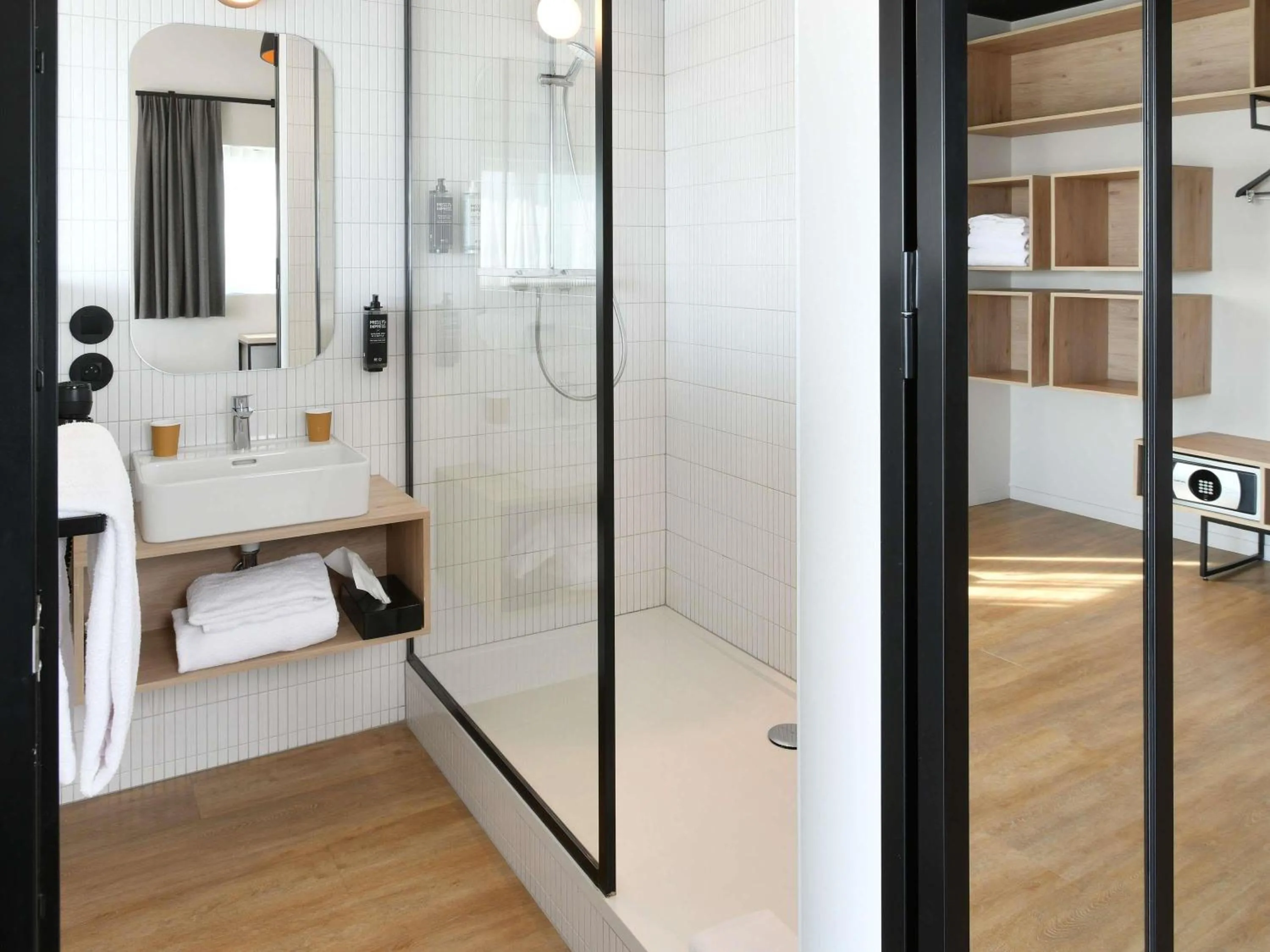 Bedroom in ibis Styles Namur