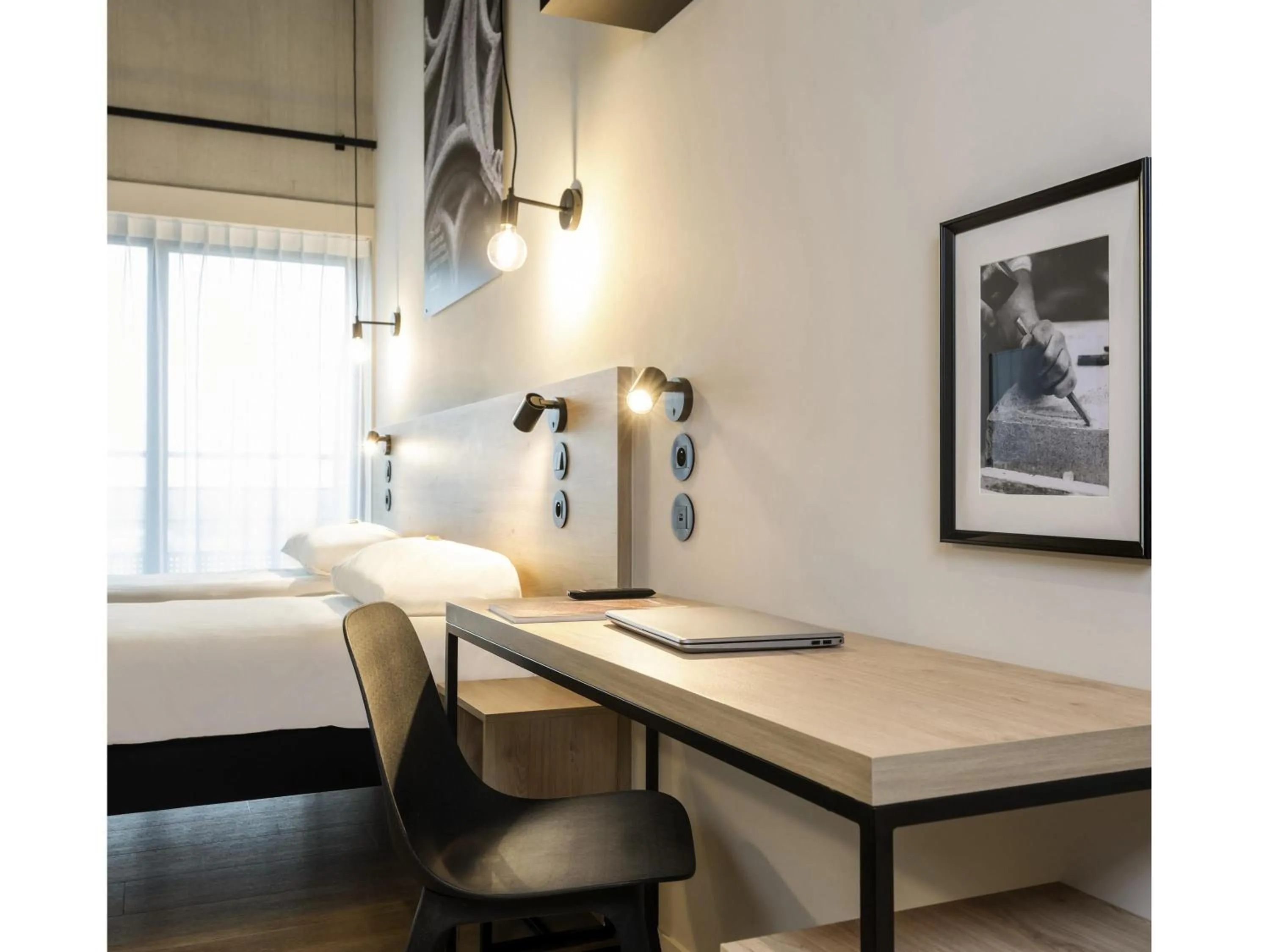 Bedroom in ibis Styles Namur