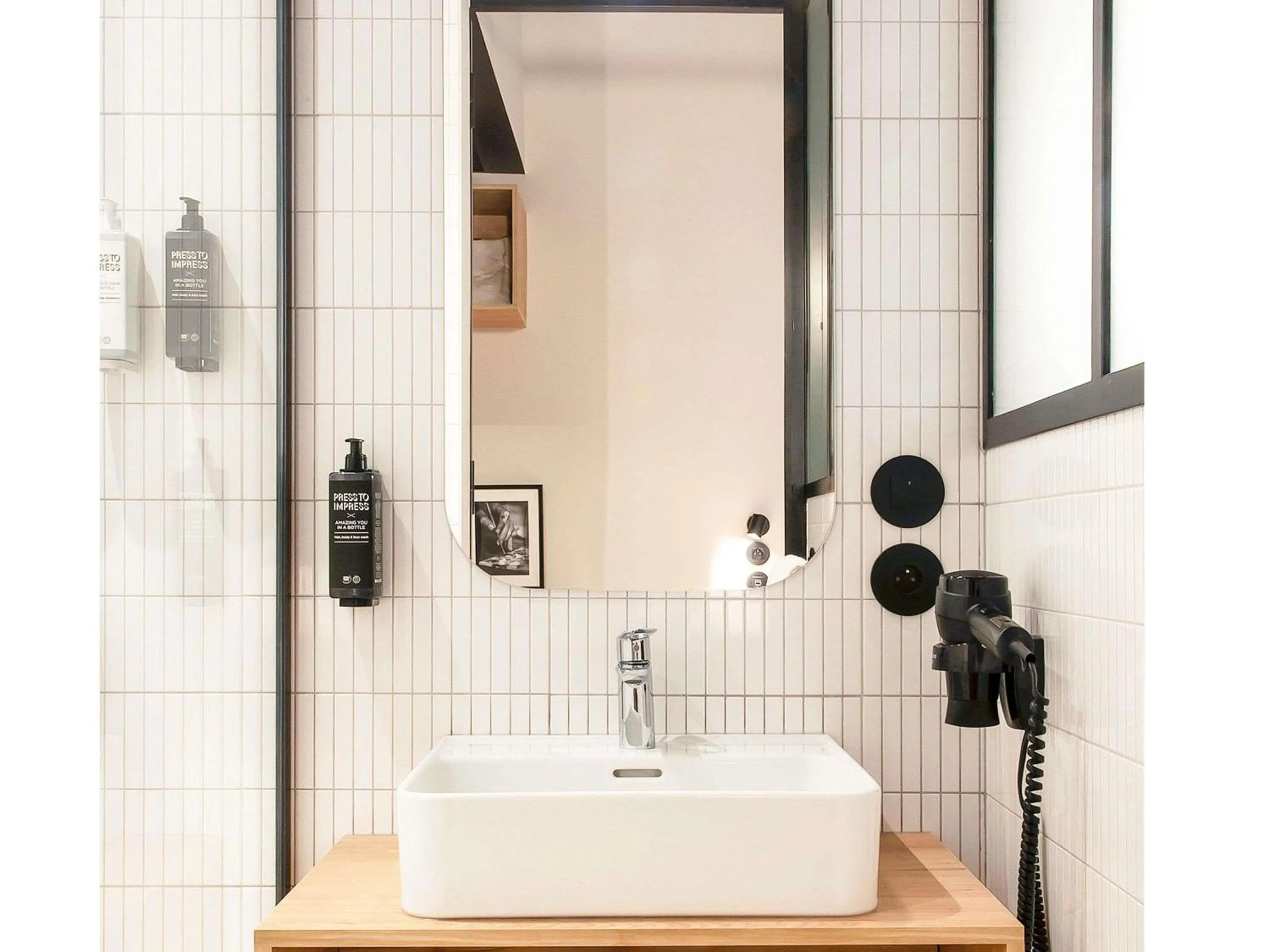 Bedroom in ibis Styles Namur