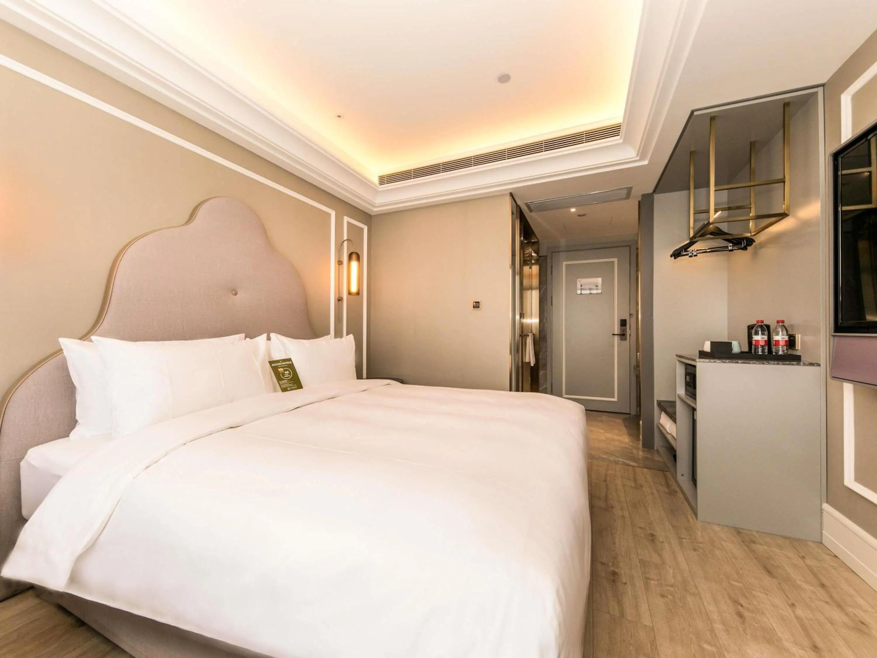 Bedroom, Bed in Mercure Xian City Centre