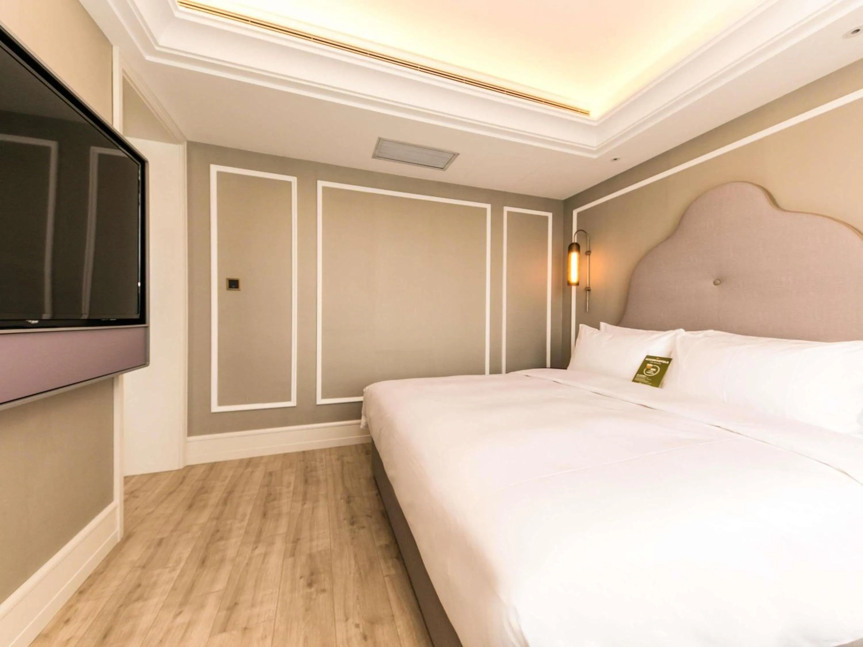 Bedroom, Bed in Mercure Xian City Centre