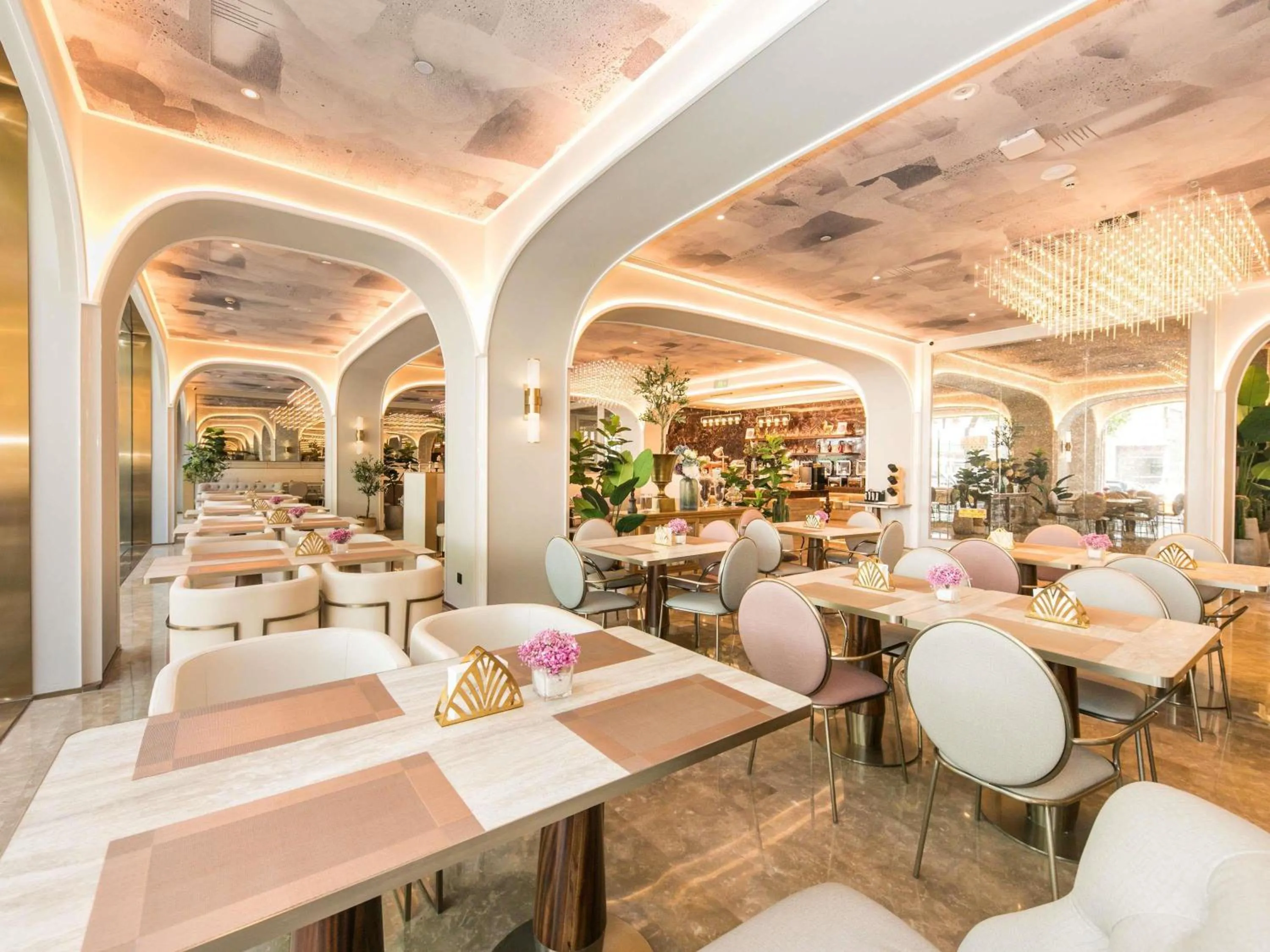 Restaurant/places to eat in Mercure Xian City Centre