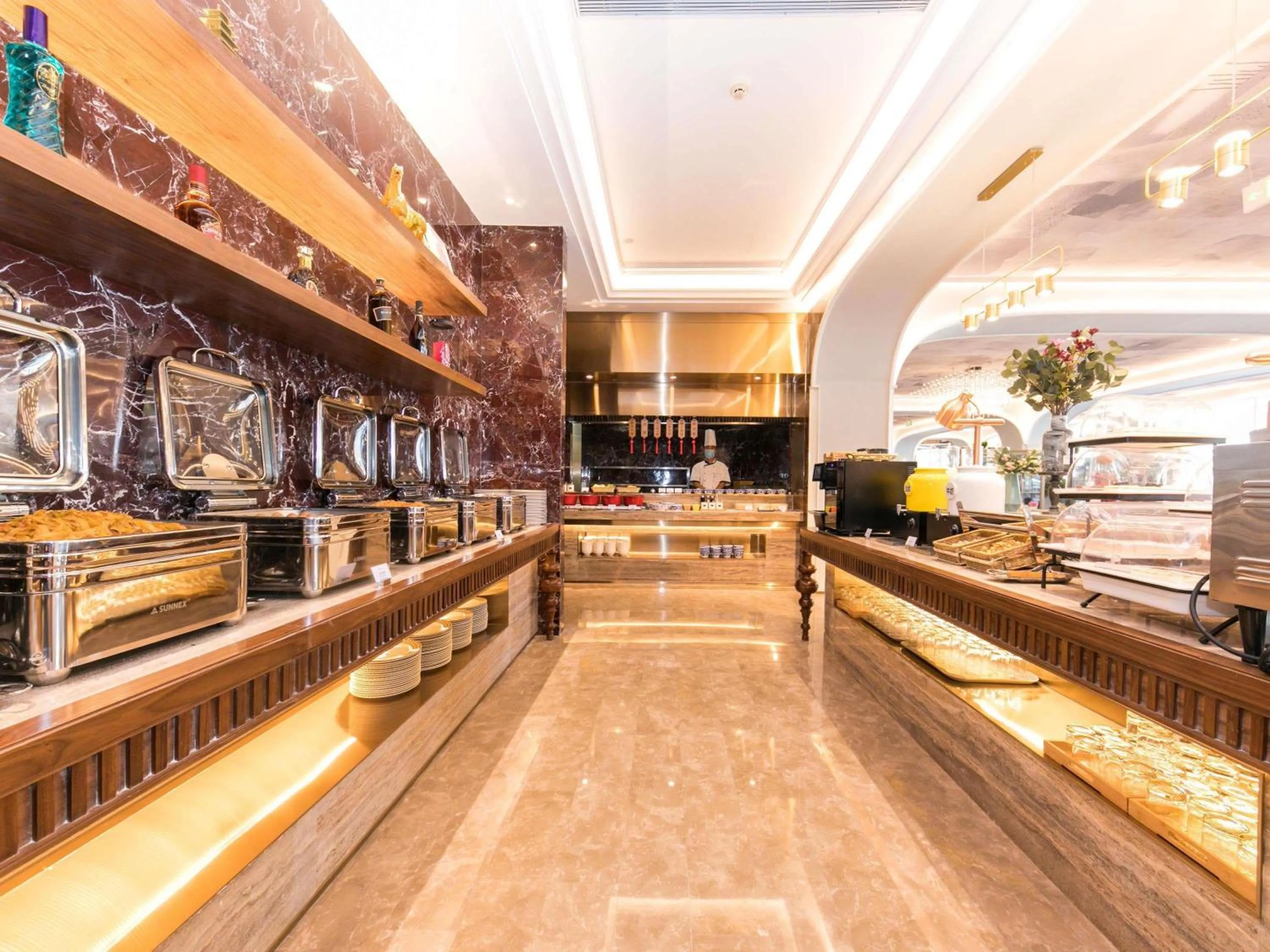 Restaurant/places to eat in Mercure Xian City Centre