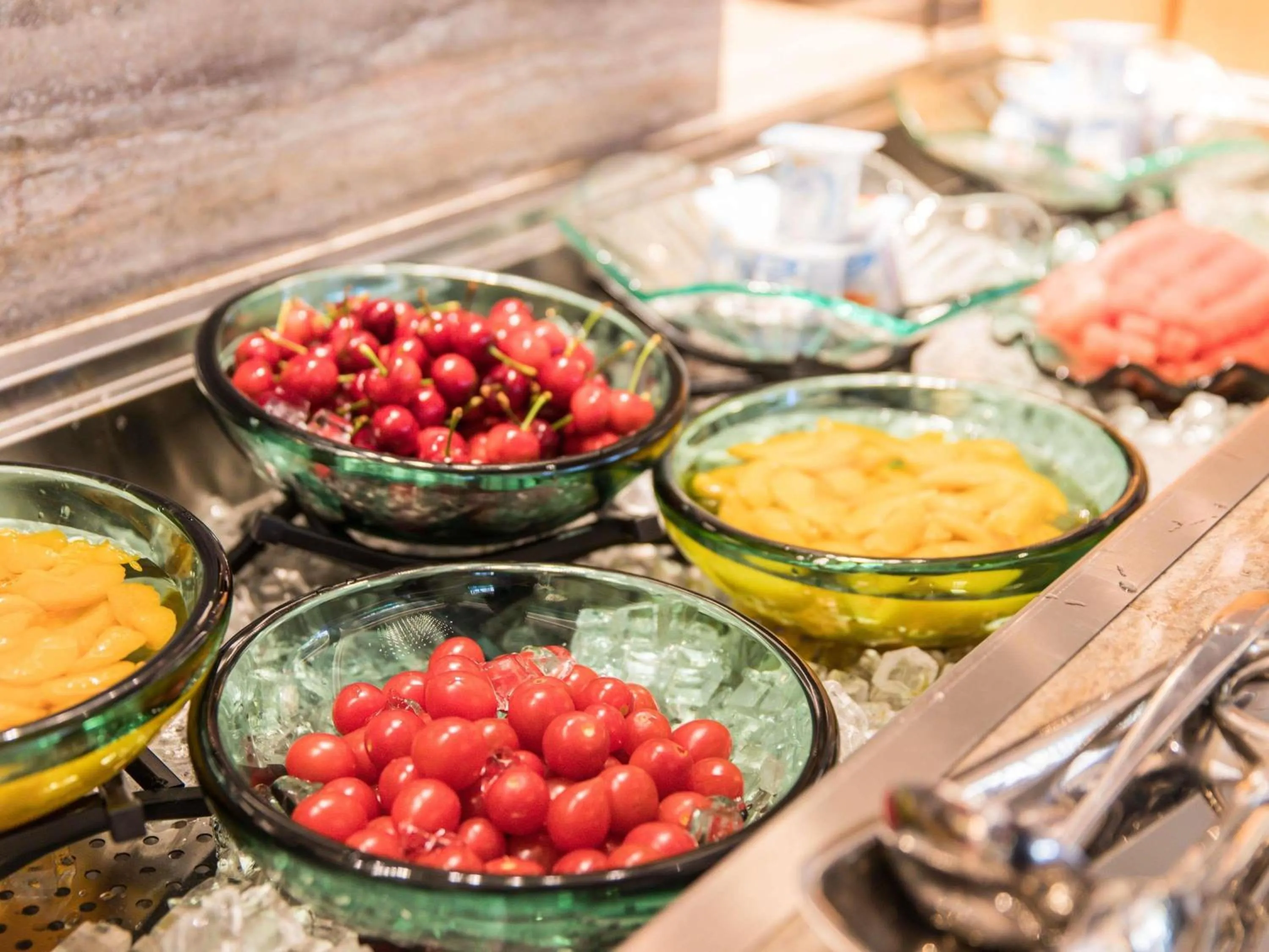 Restaurant/places to eat in Mercure Xian City Centre