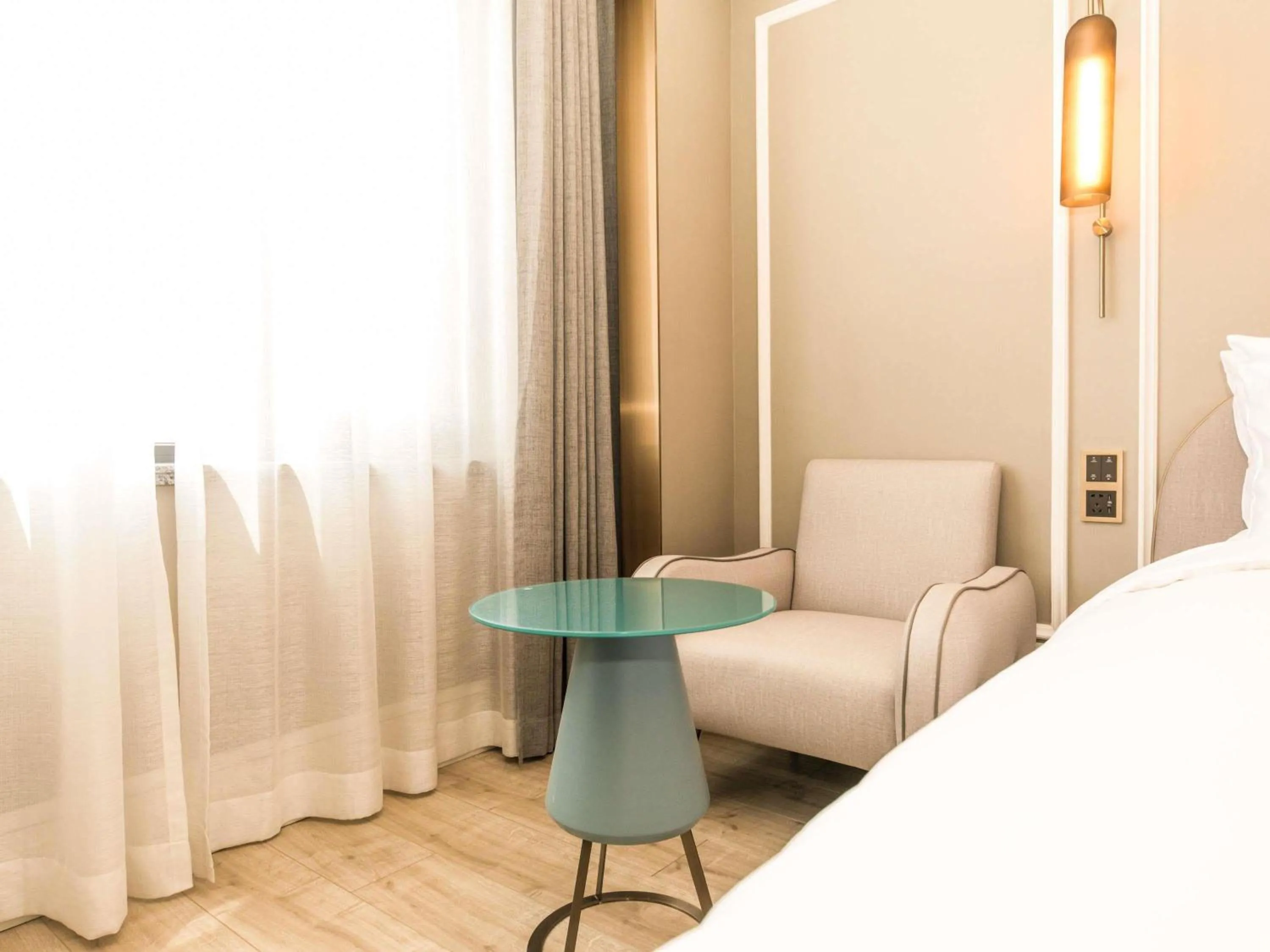 Bedroom, Bed in Mercure Xian City Centre