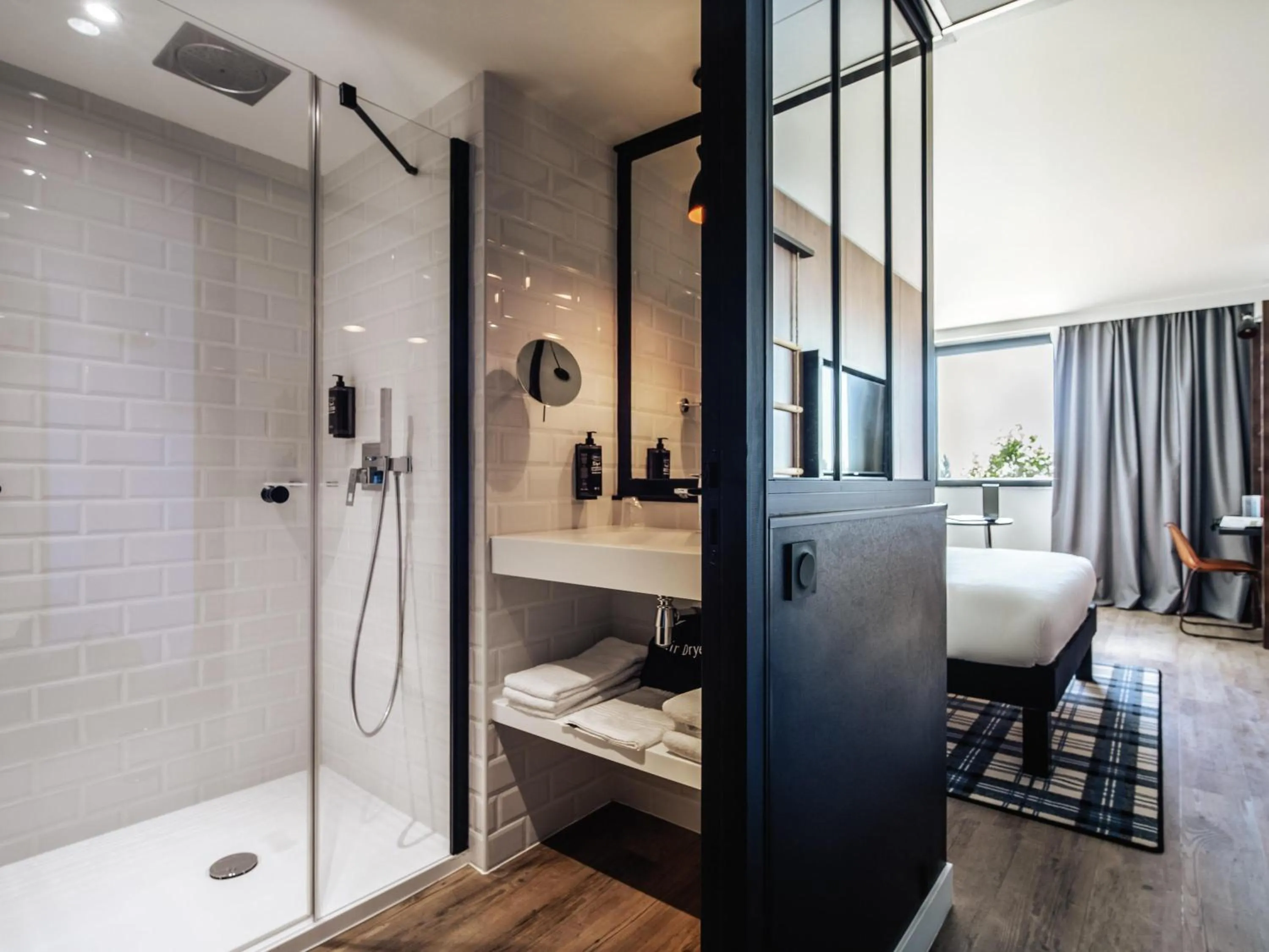 Bedroom in ibis Styles Castelnaudary