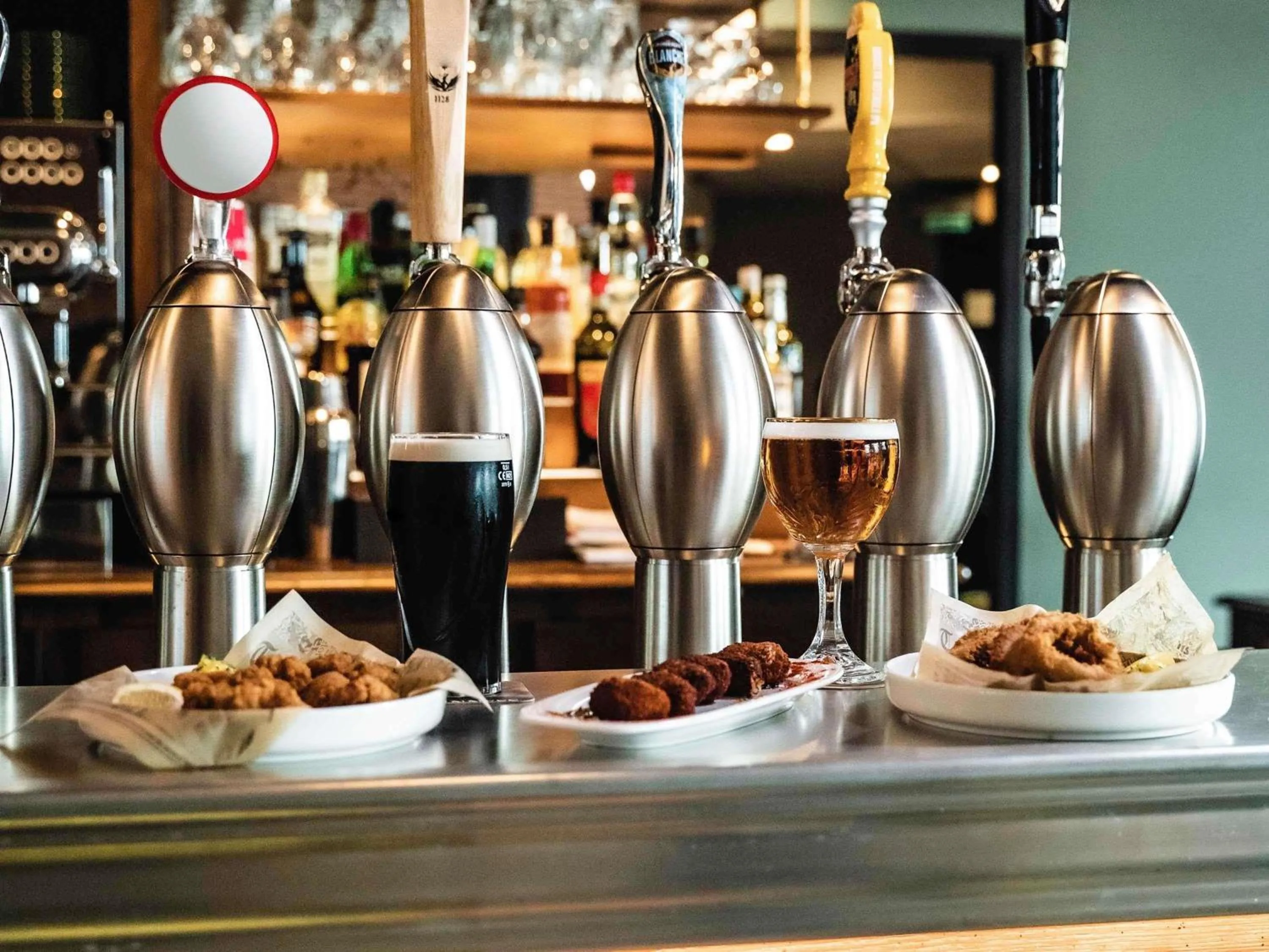 Lounge or bar in ibis Styles Castelnaudary