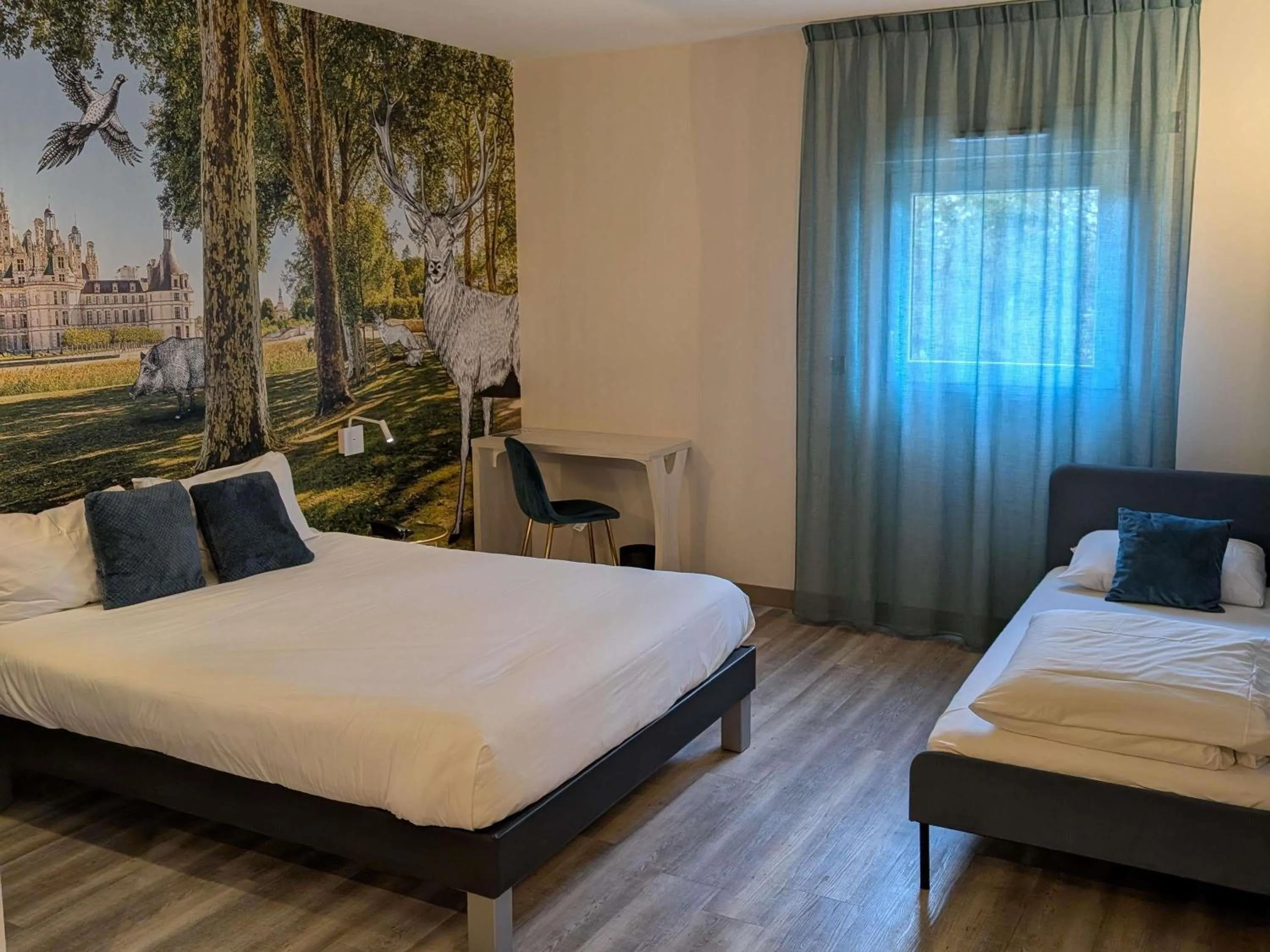 Bedroom, Bed in ibis Styles Contres-Cheverny