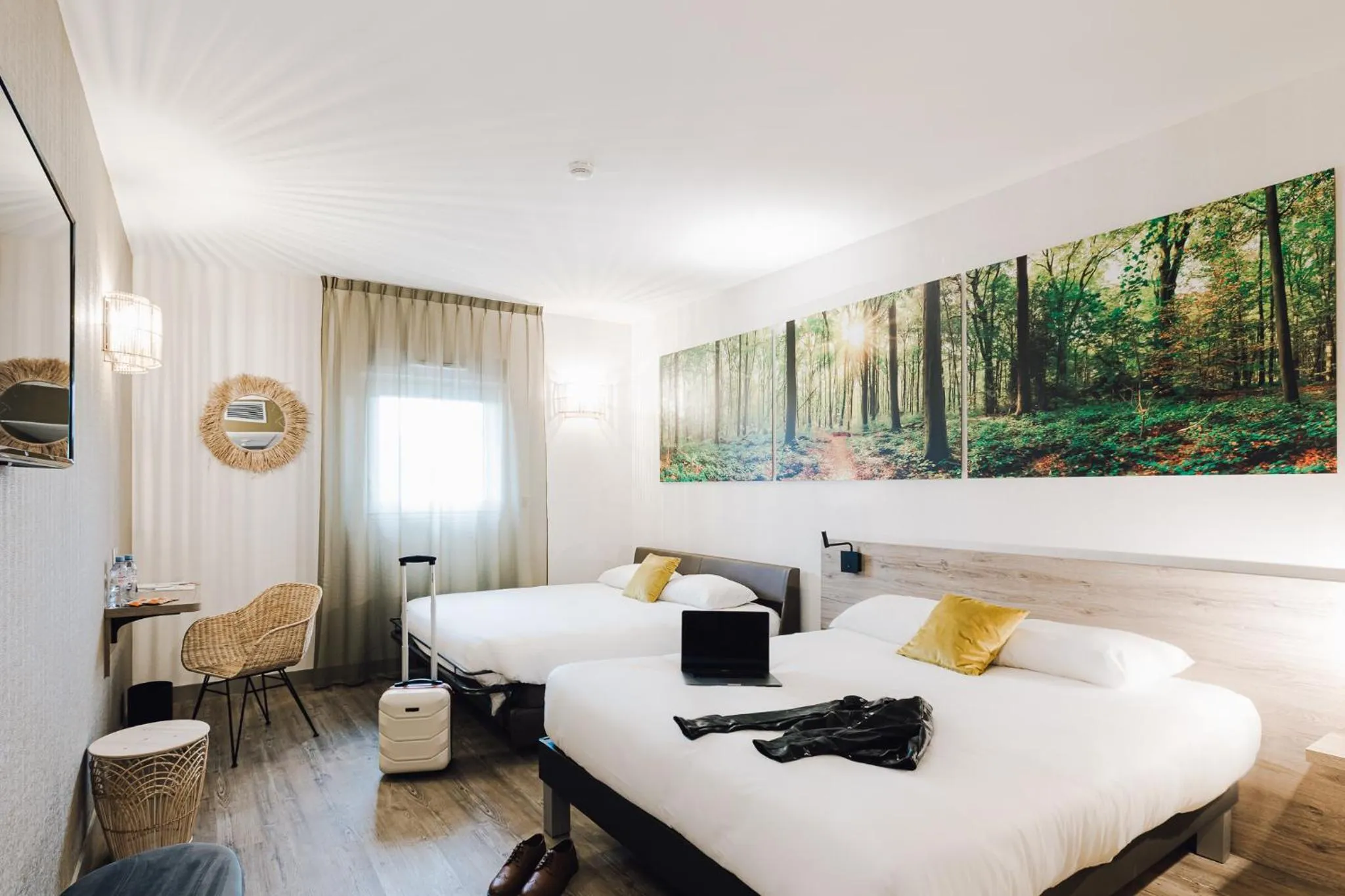 Bedroom, Bed in ibis Styles Contres-Cheverny