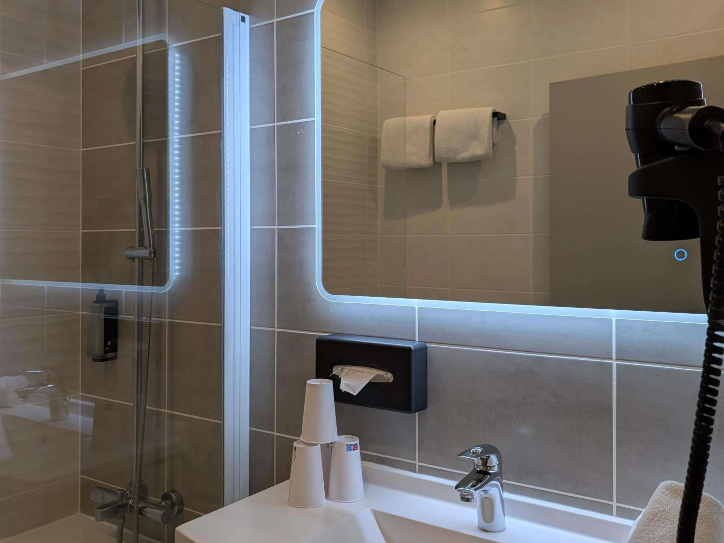 Bedroom in ibis Styles Contres-Cheverny