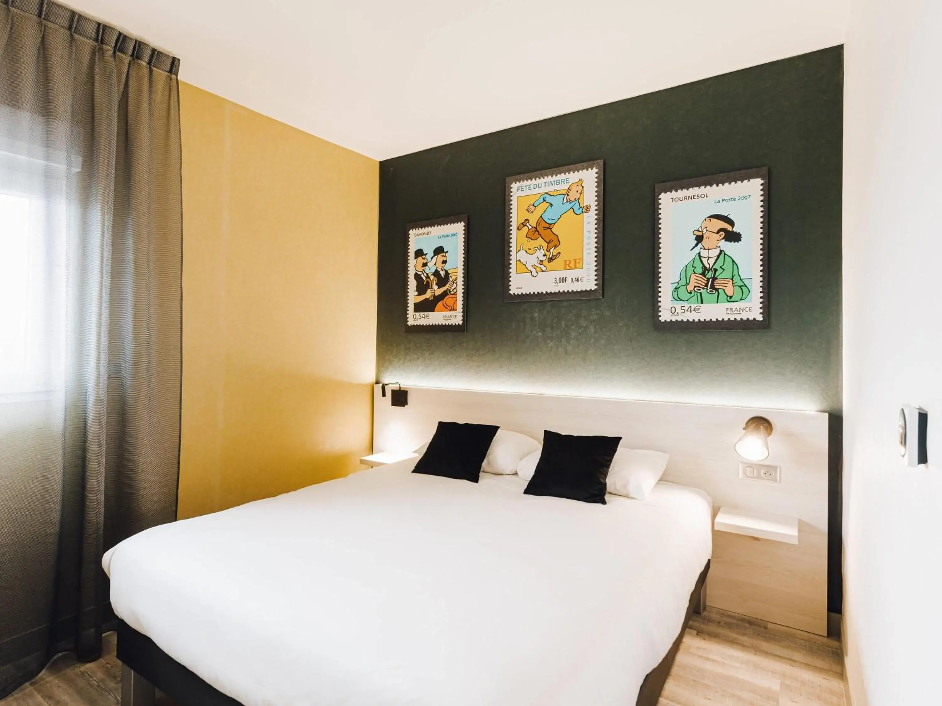 Family Room with One Double Bed and Two Bunk Beds in ibis Styles Contres-Cheverny Family Room with One Double Bed and Two Bunk Beds in ibis Styles Contres-Cheverny