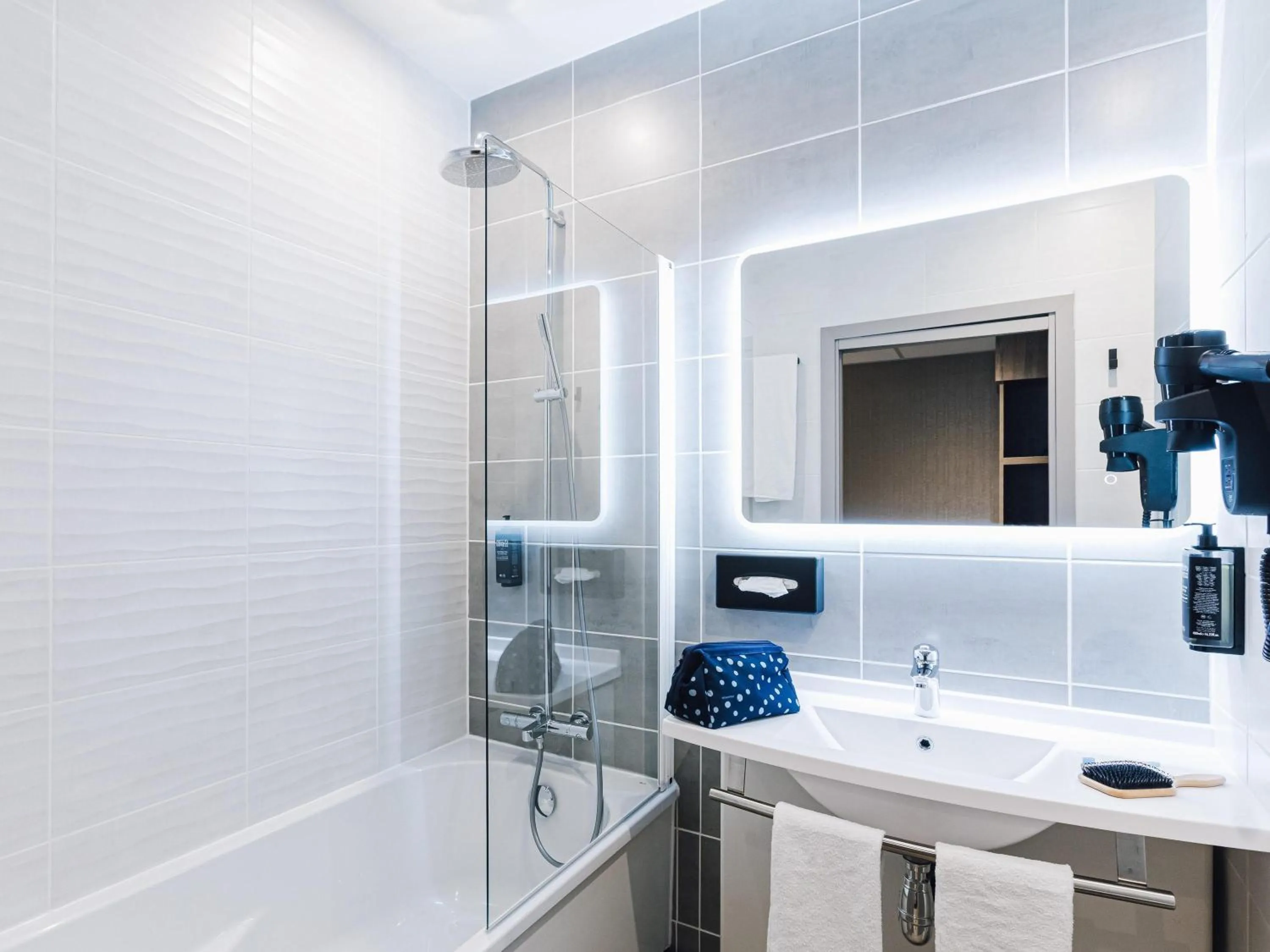 Bedroom in ibis Styles Contres-Cheverny