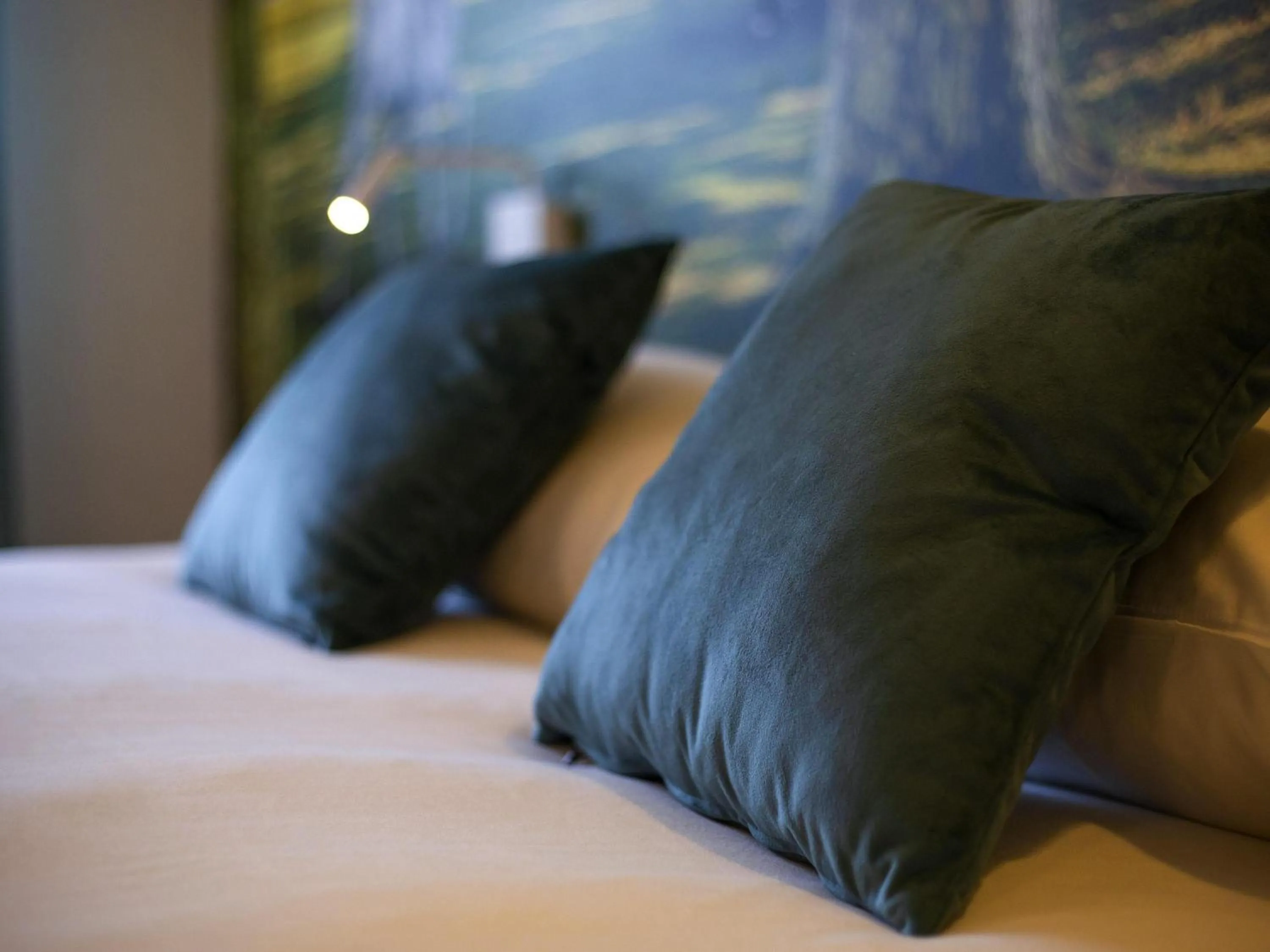 Bedroom, Bed in ibis Styles Contres-Cheverny