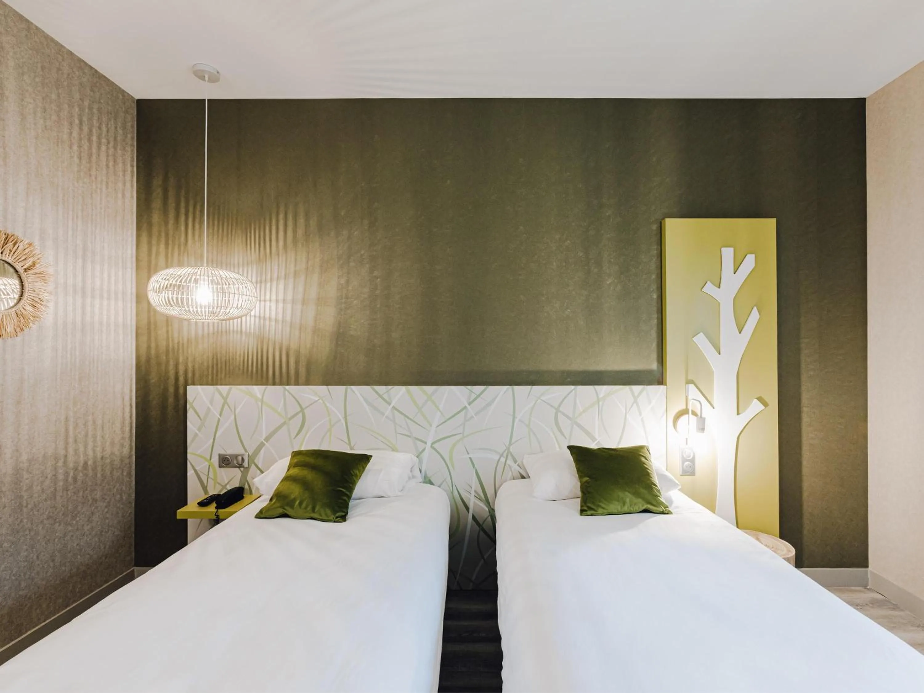 Bedroom, Bed in ibis Styles Contres-Cheverny