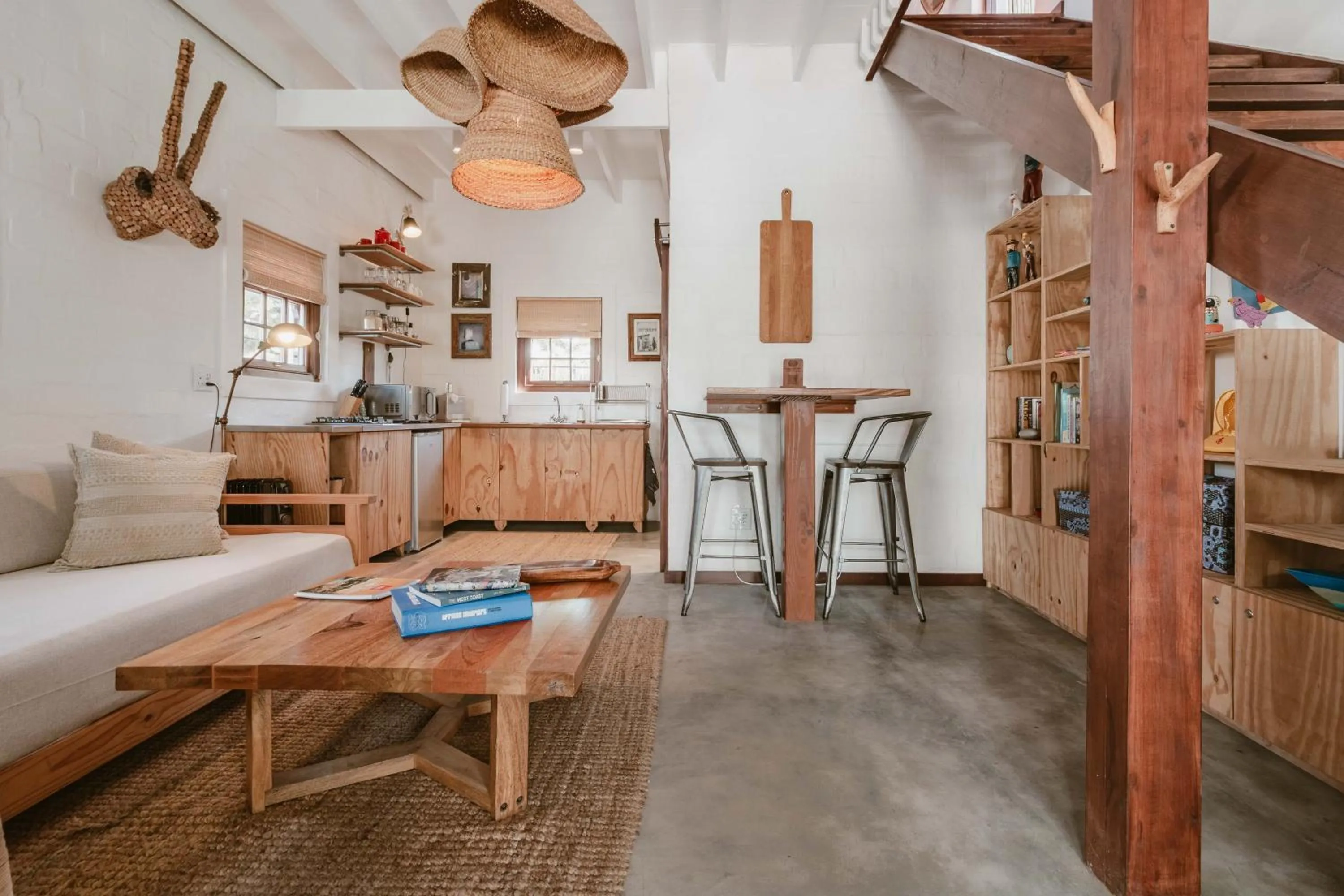 Kitchen or kitchenette, Bed in Gonana Guesthouse