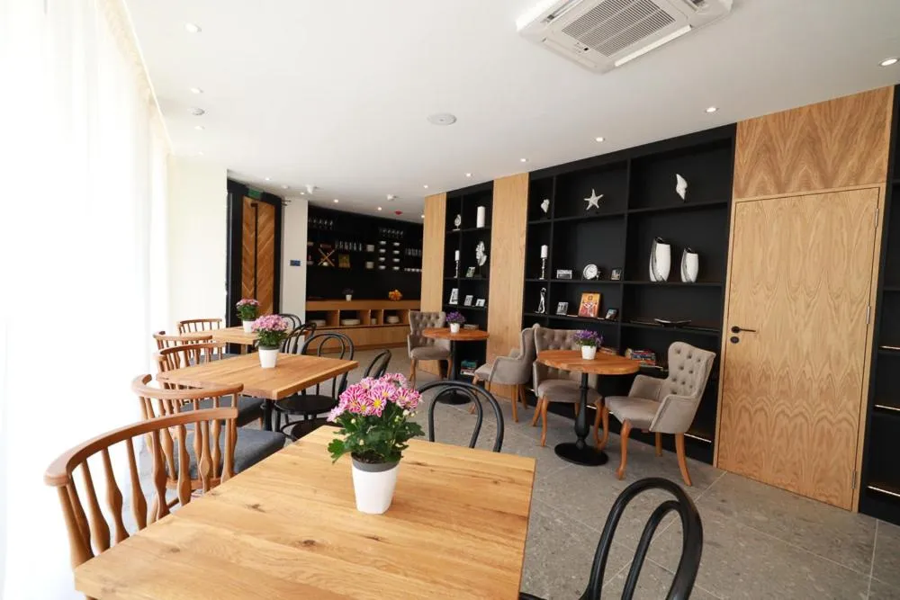 Restaurant/places to eat in Antares City Sozopol