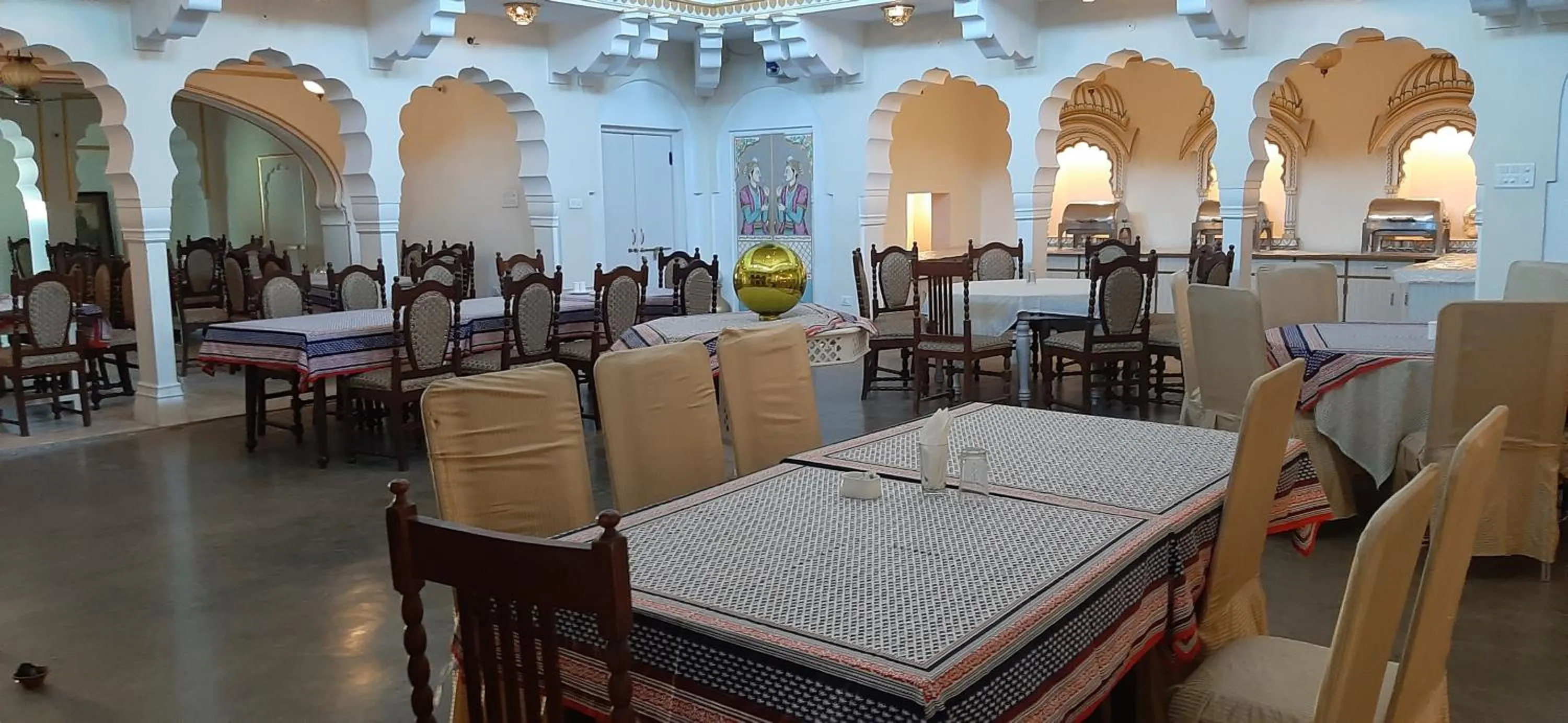 Restaurant/places to eat in Saba Haveli