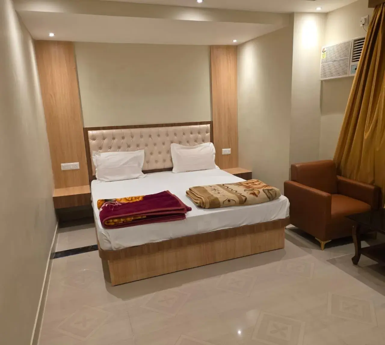 Deluxe Triple Room in Hotel Star Bodh Gaya Deluxe Triple Room in Hotel Star Bodh Gaya