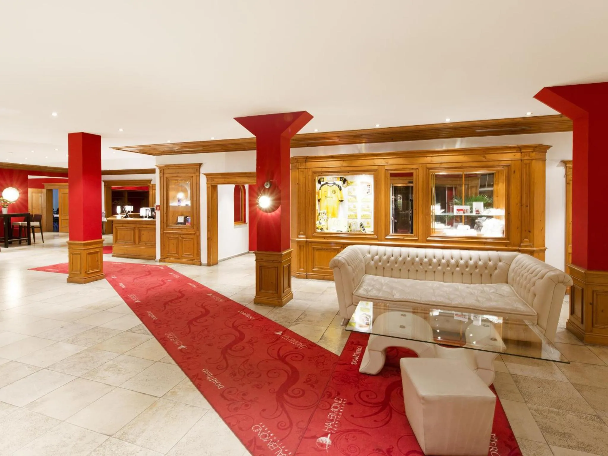 Lobby or reception in DORMERO Hotel Plauen