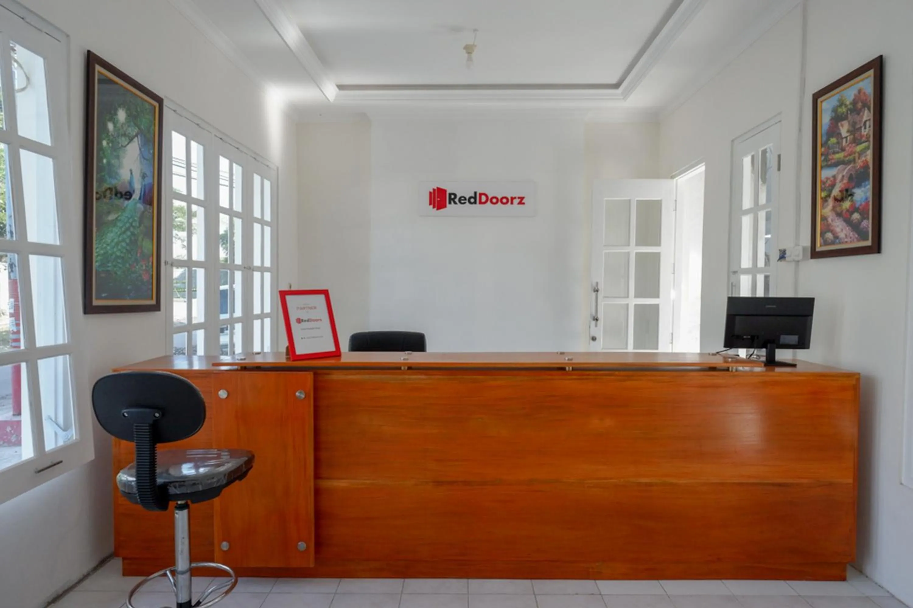 Lobby or reception in RedDoorz Plus near UMS Solo