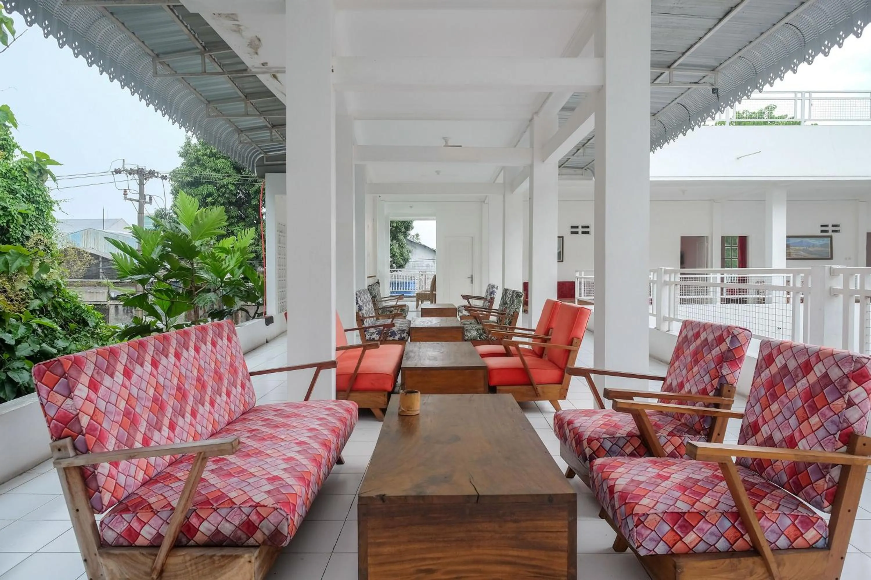 Living room in RedDoorz Plus near UMS Solo