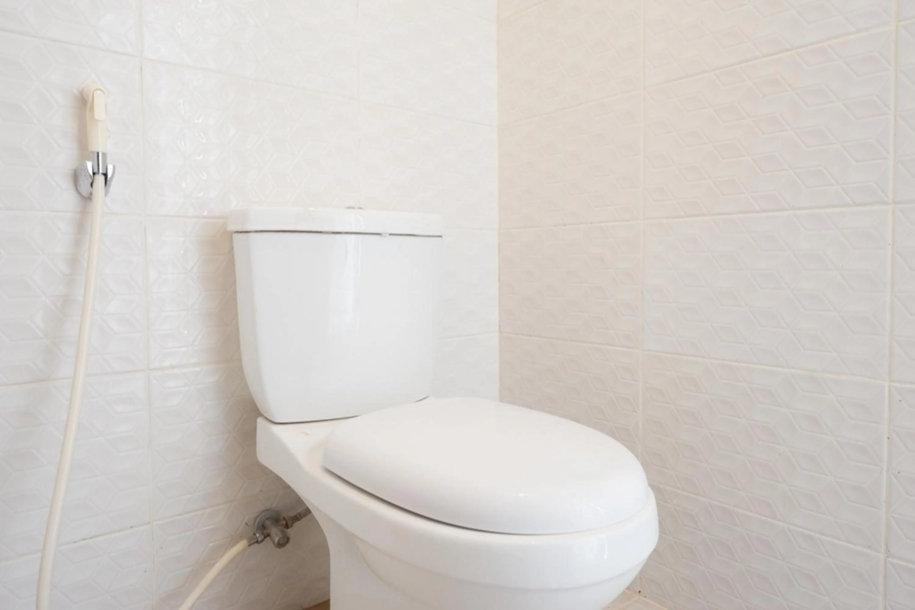 Bathroom in RedDoorz Plus near UMS Solo