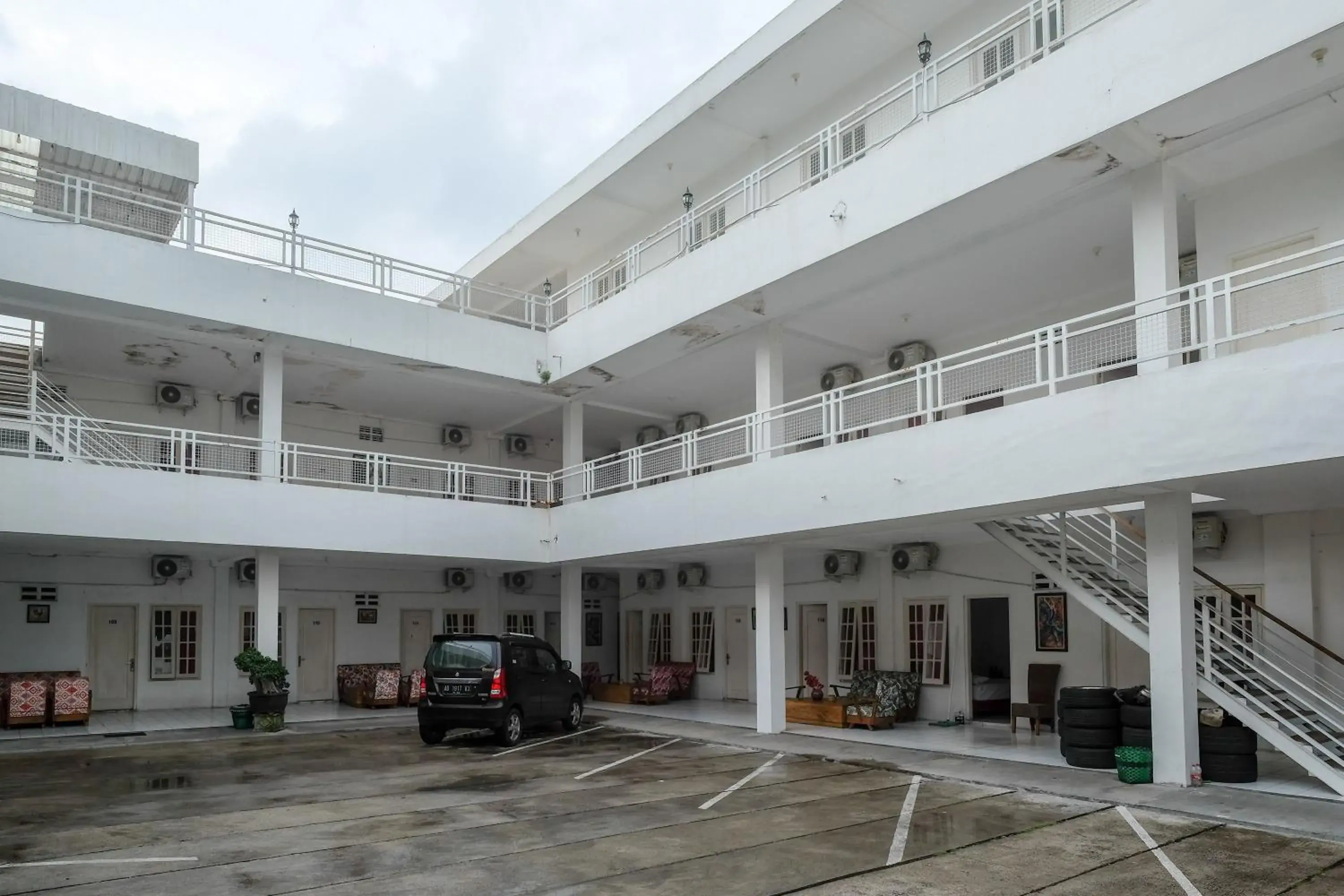 RedDoorz Plus near UMS Solo RedDoorz Plus near UMS Solo