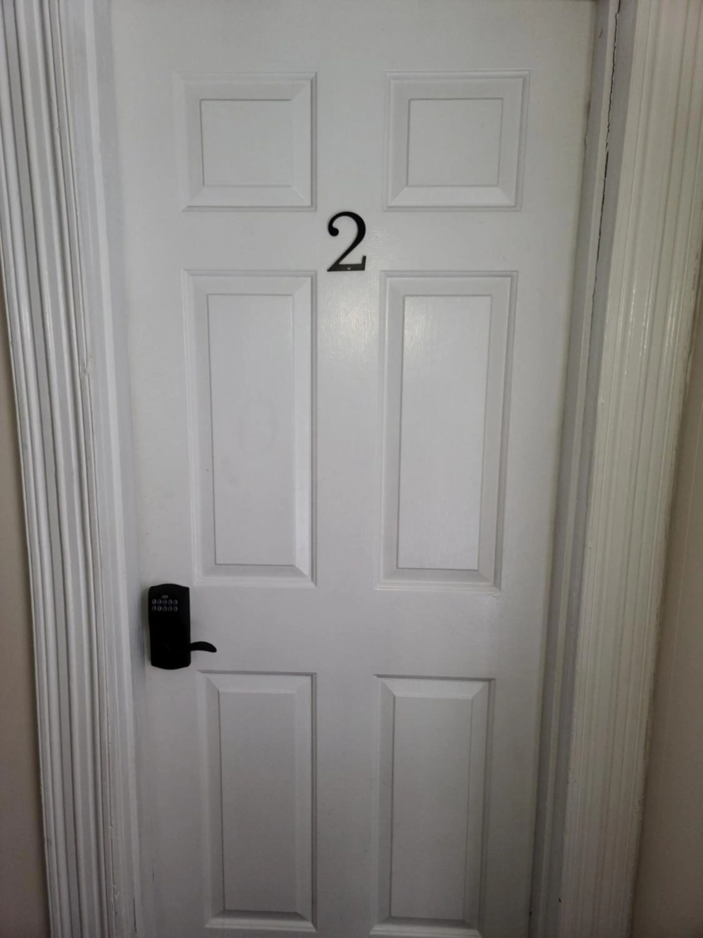 The Dragon's Den 5 bedroom house 1 mile to Main St