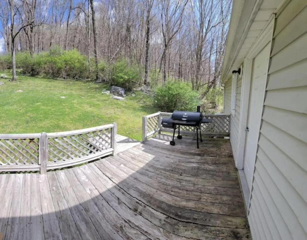 BBQ facilities in The Dragon's Den 5 bedroom house 1 mile to Main St