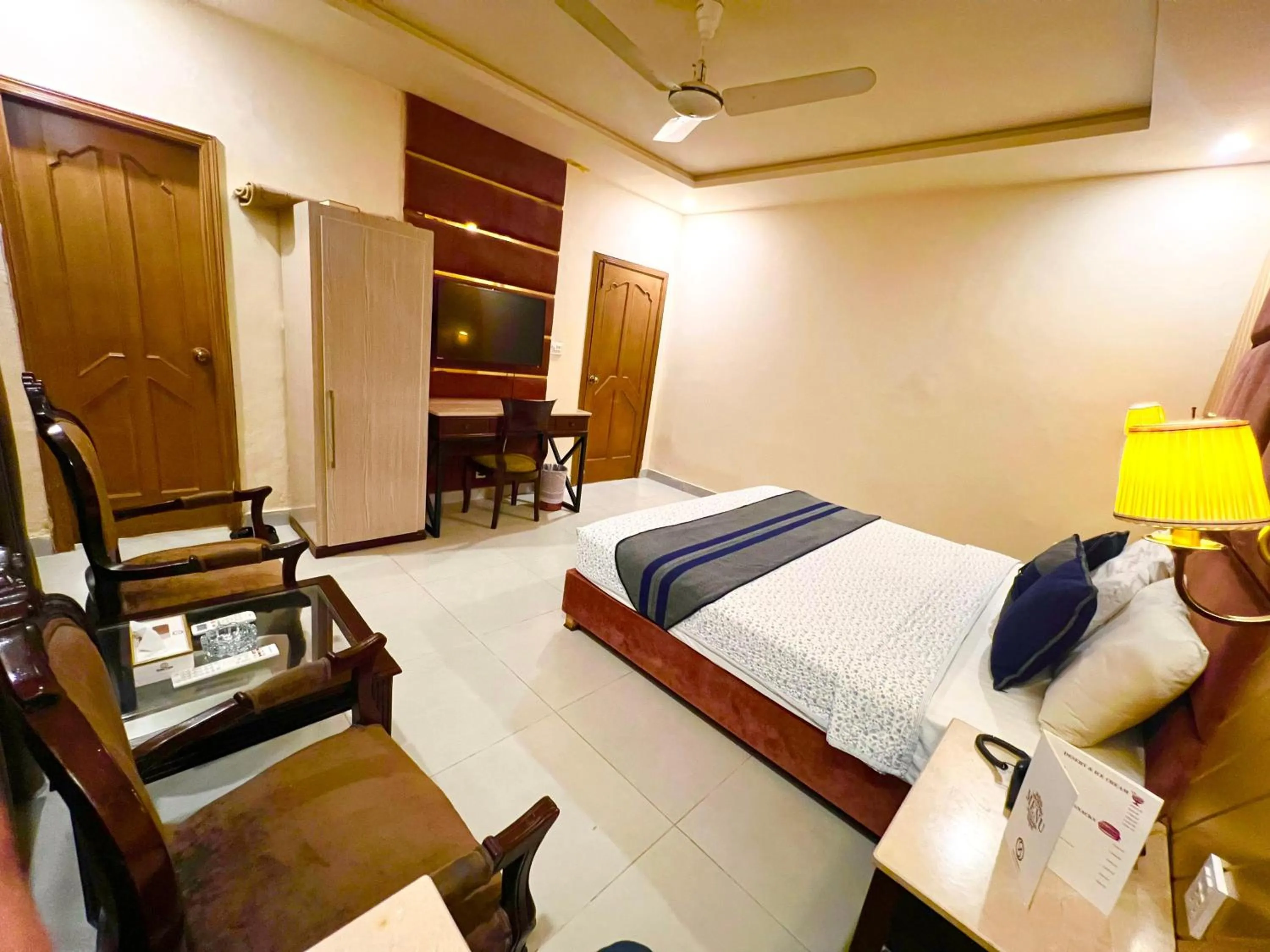 Bed in Shelton Guest House