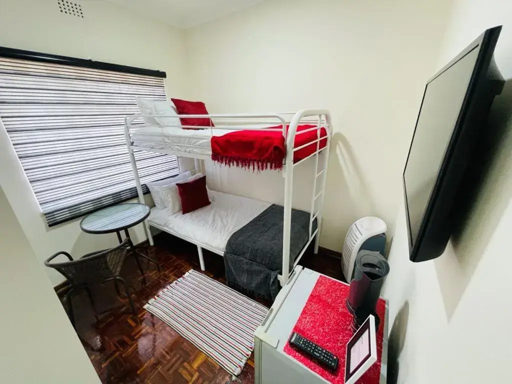 Twin Room - single occupancy in Ithonsi Guesthouse Twin Room - single occupancy in Ithonsi Guesthouse